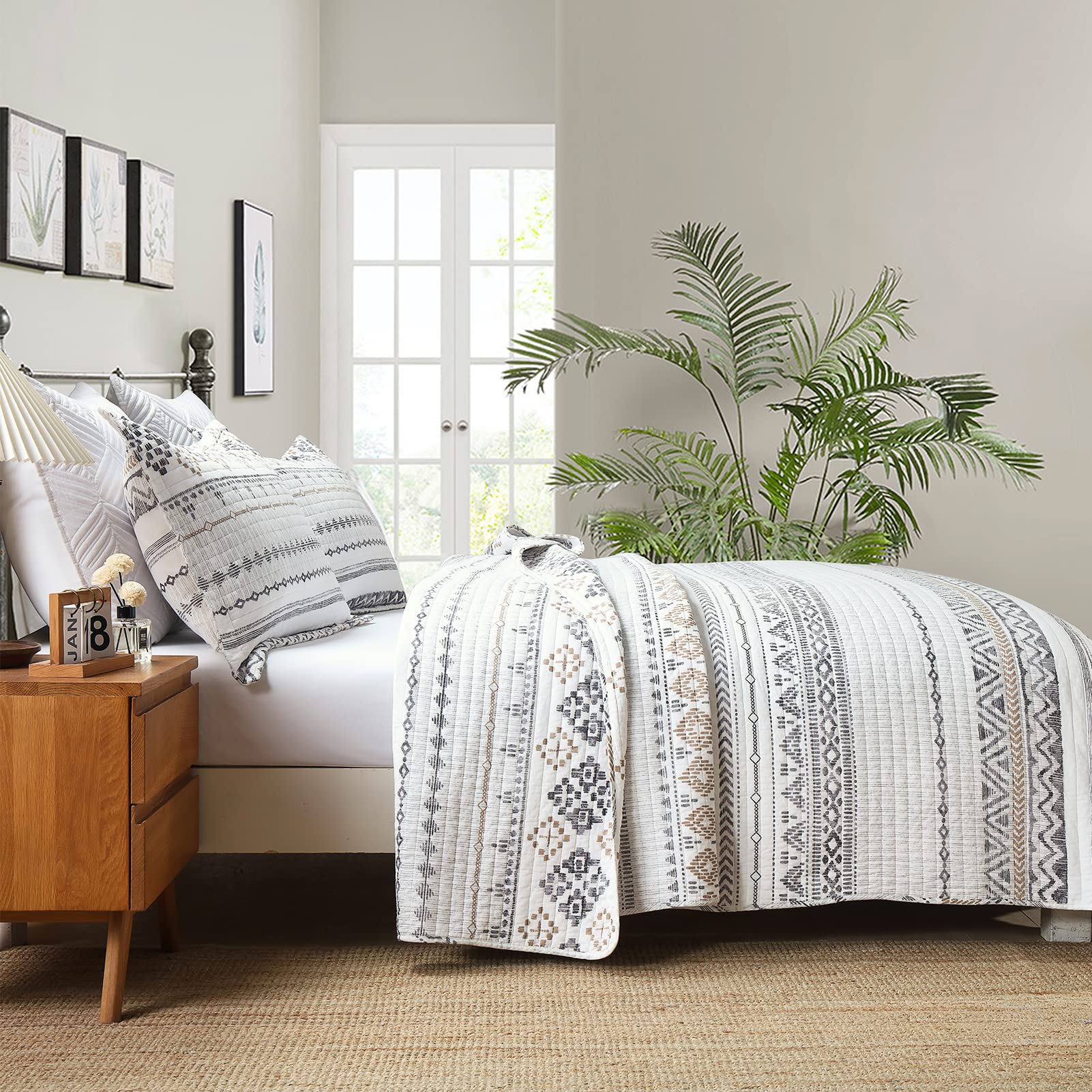 Finlonte Boho Quilt Set Queen Size - 3 Piece White & Grey Bohemian Bedding with Striped Print | All Season Comfort for Bedroom, Guest Room & Dorm Decor