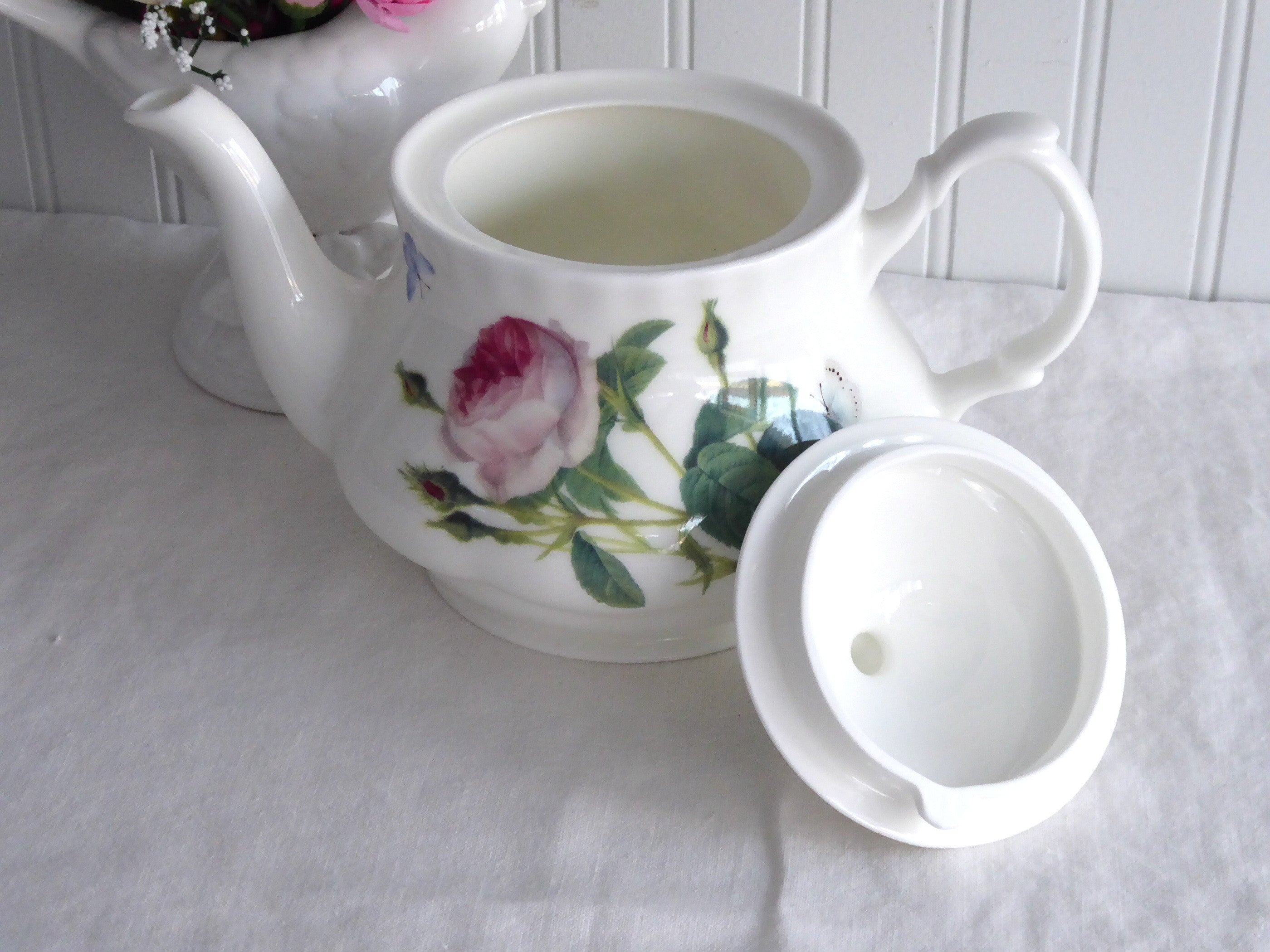 Roy Kirkham Palace Garden Teapot with Roses & Butterflies - 6 Cup (40 oz) Capacity - Elegant Floral Teapot for Afternoon Tea, Garden Parties & Home Decor