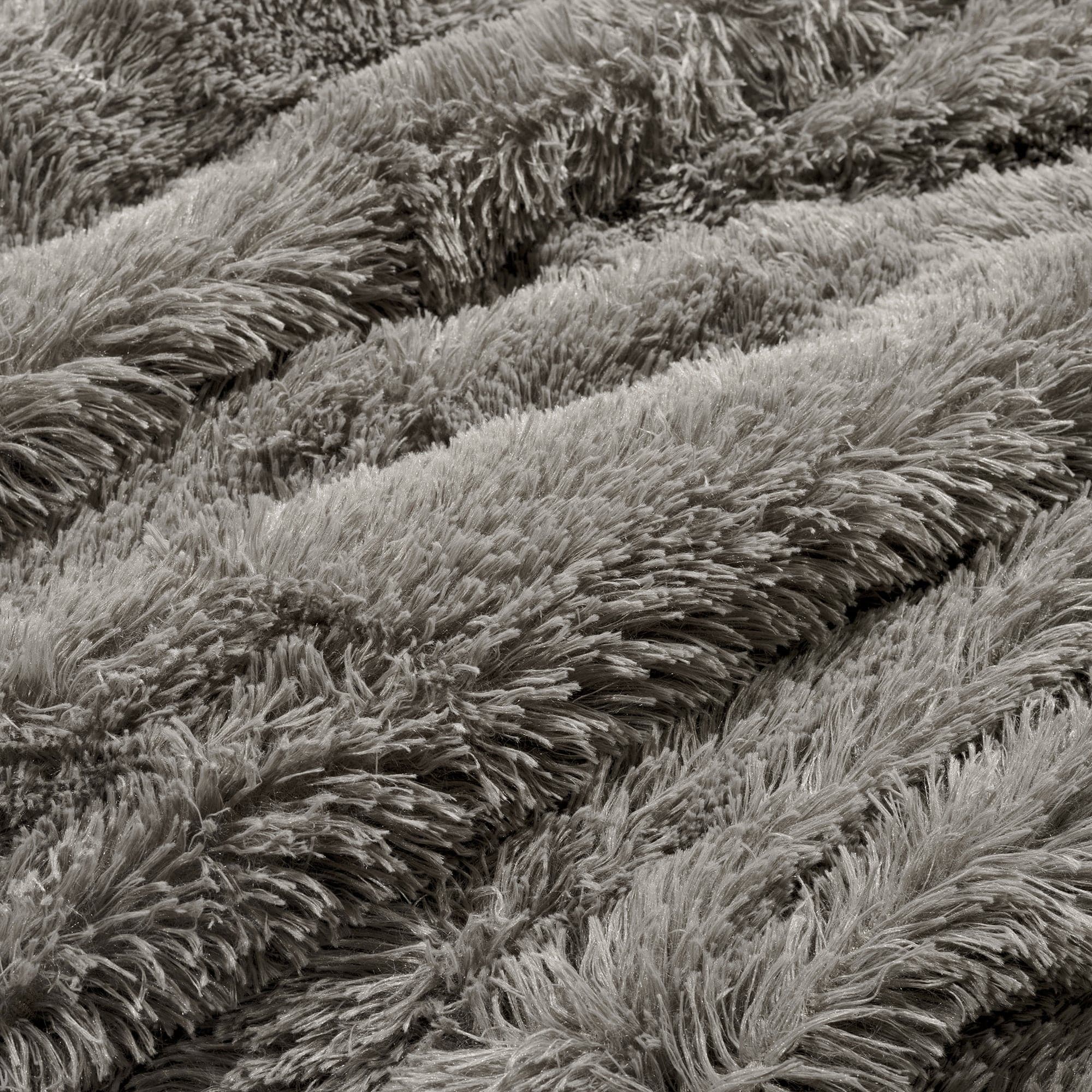 Emma Faux Fur Comforter Set - Soft & Luxurious Bedding Collection for Winter - Queen/King Size - Perfect for Cozy Bedrooms, Guest Rooms & Winter Home Decor
