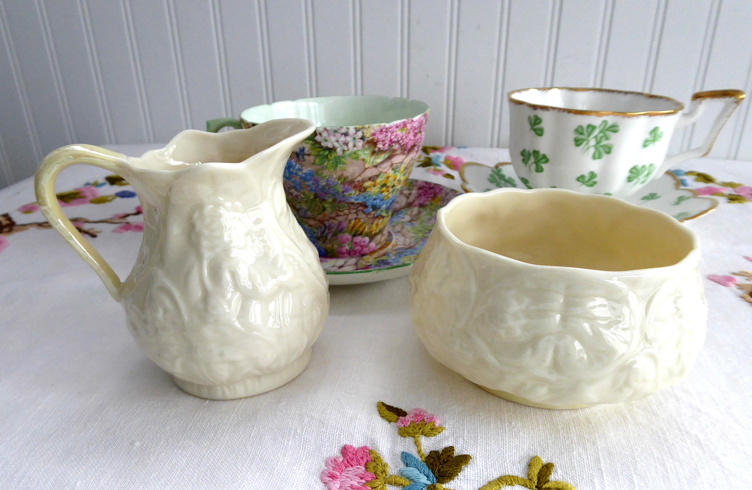 Belleek Ireland Cream and Sugar Set - Lotus Bacchus Luster Ceramic Vintage 1981 - Perfect for Afternoon Tea and Collectible Display