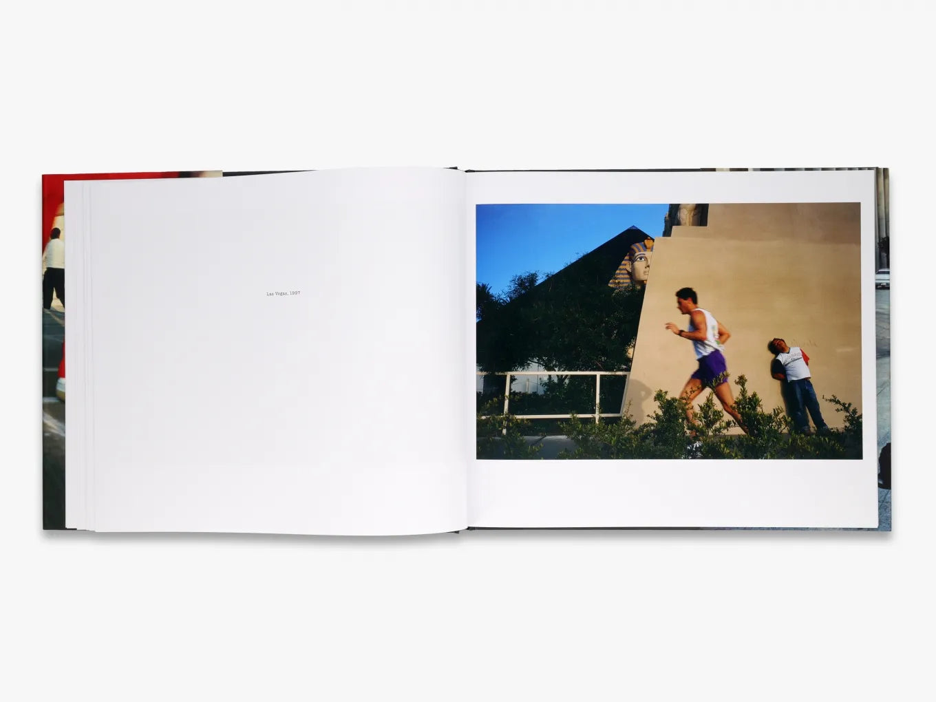 Alex Webb: Dislocations - Award-Winning Photography Book | Stunning Visual Stories | Perfect for Art Lovers & Collectors | Great Gift for Photographers & Travel Enthusiasts