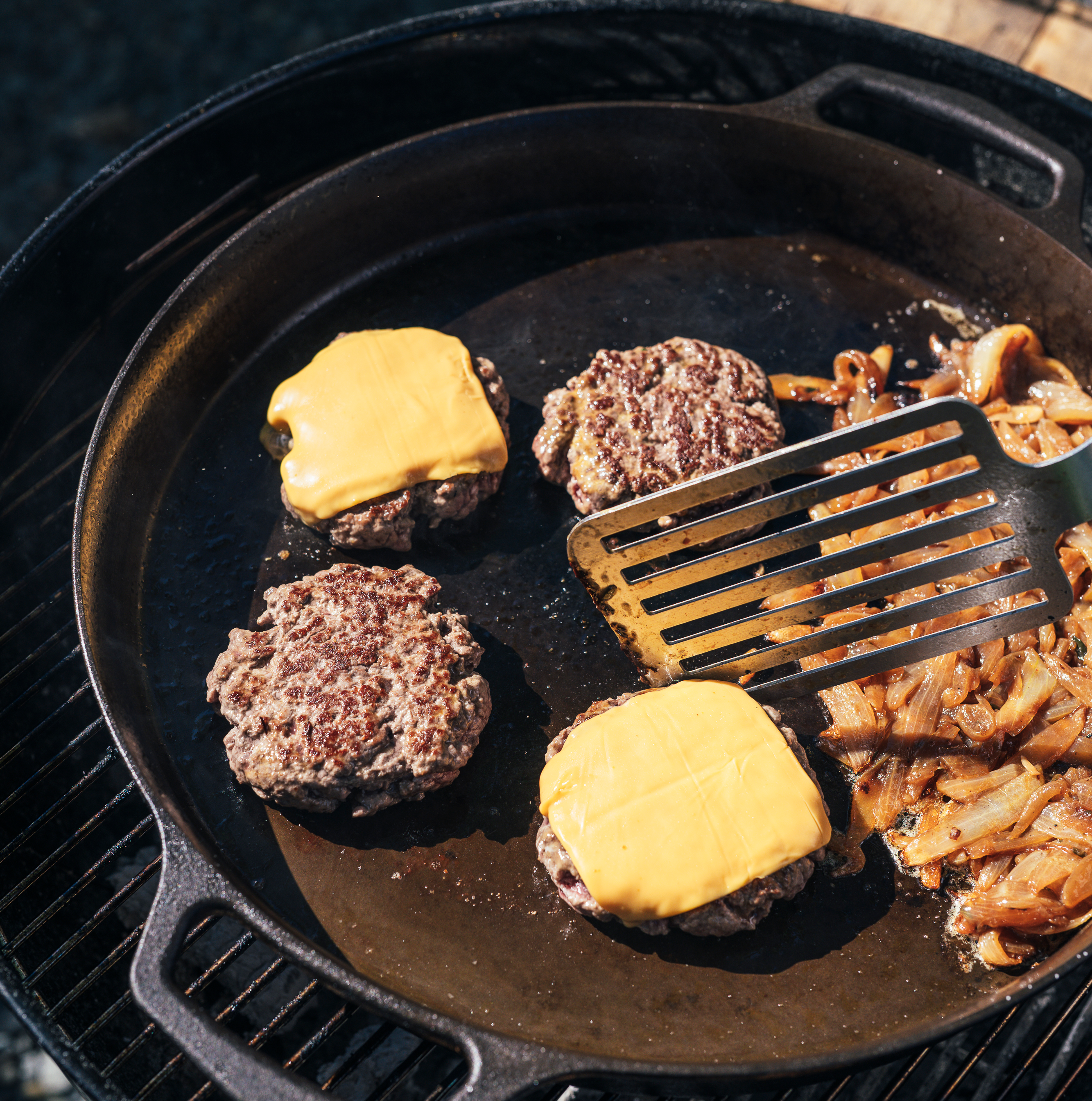 Premium No.16 Double Handled Cast Iron Skillet - Heavy Duty Pre-Seasoned Cookware for Stovetop, Oven & Grill - Perfect for Searing, Frying, Baking & Camping Cooking