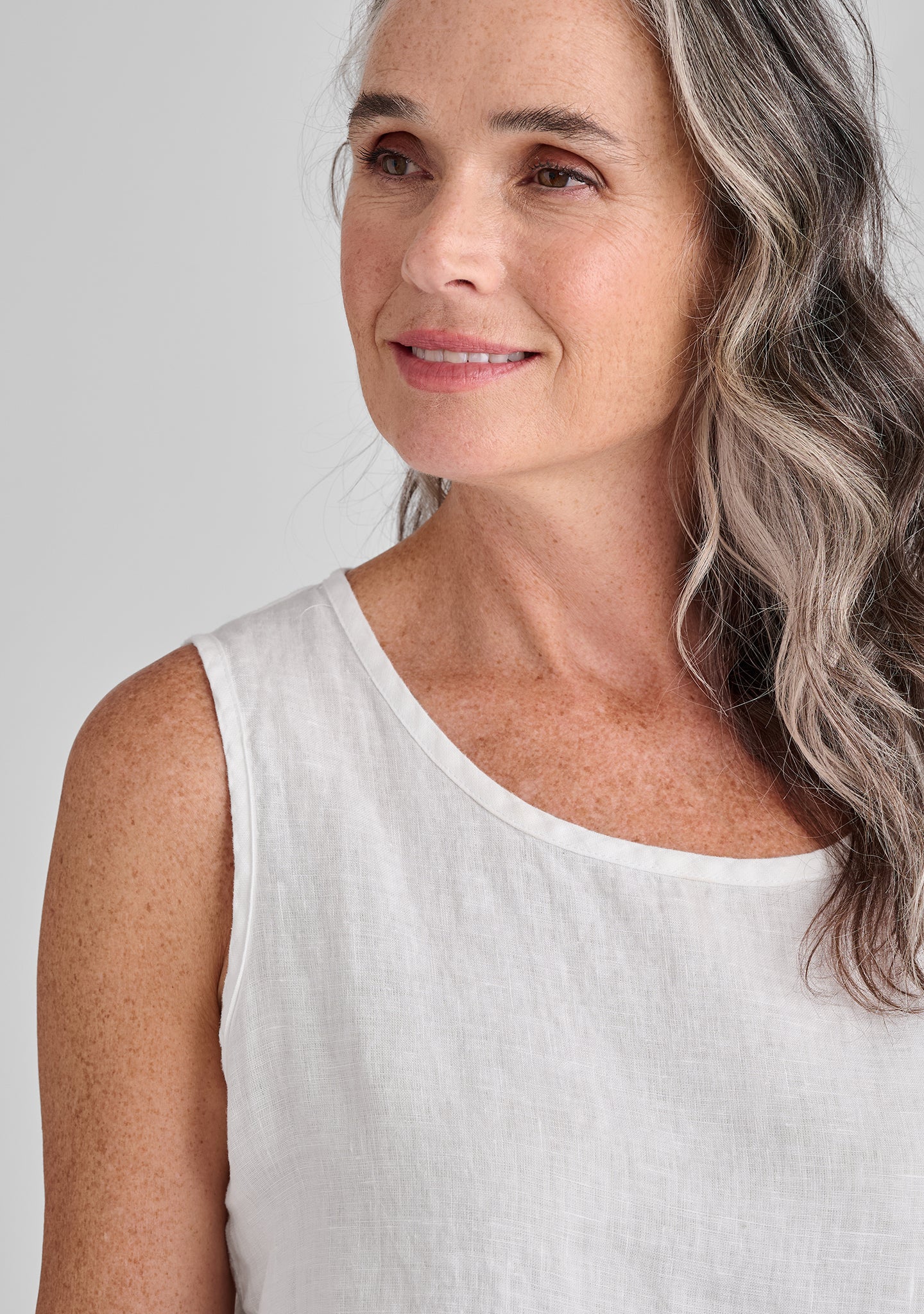 Essential Linen Tank Top for Women - Soft Breathable Summer Casual Wear - Perfect for Yoga, Beach, and Everyday Outfits