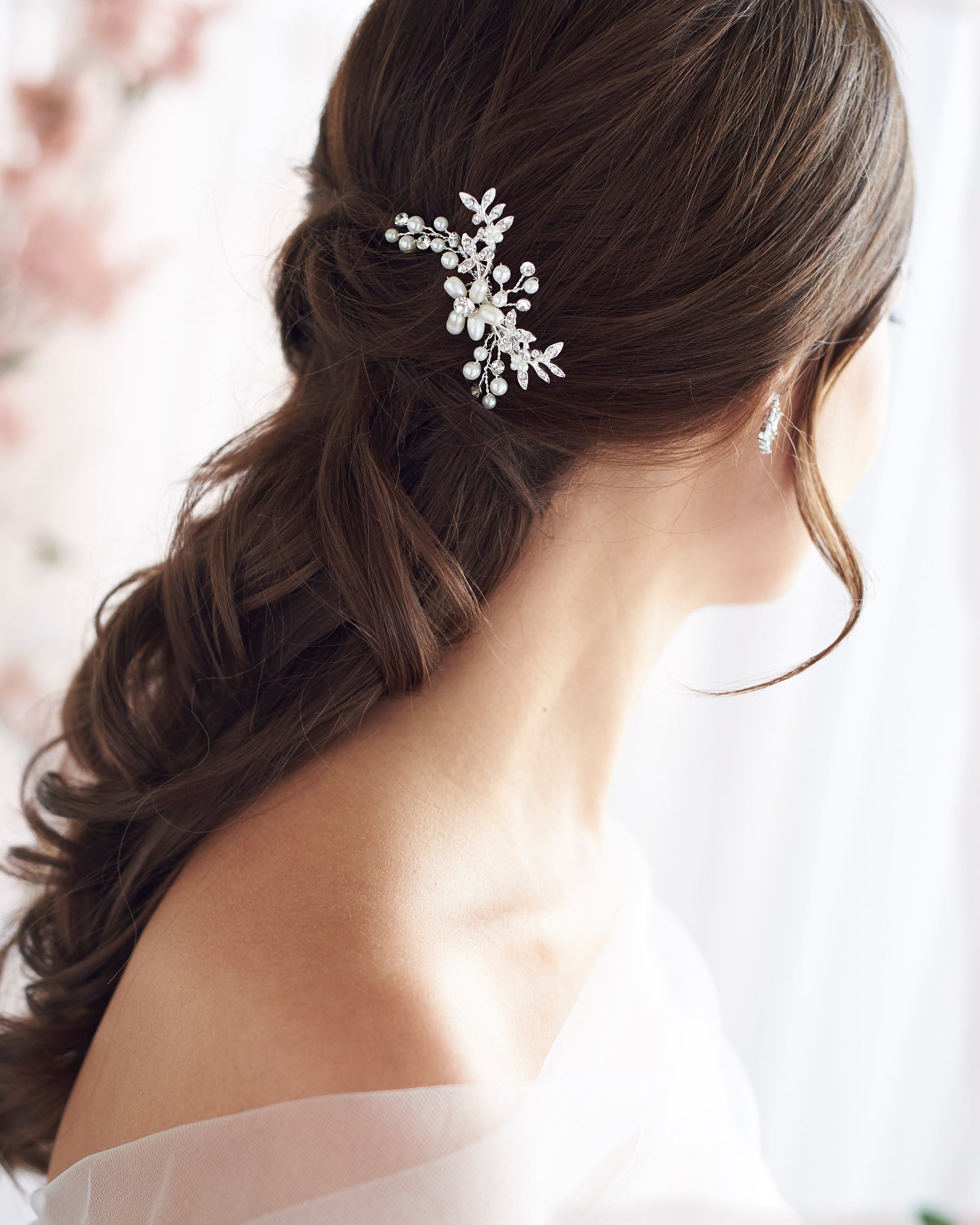 Elegant Floral Freshwater Pearl Hair Comb - Perfect for Weddings, Prom, and Special Occasions