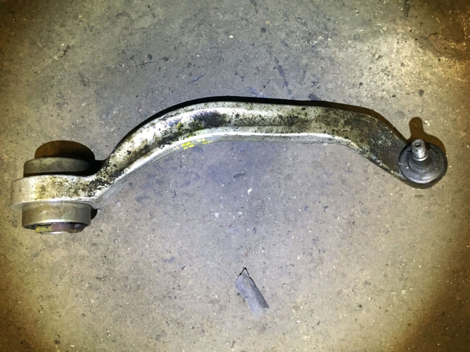 Volkswagen Passat Front Right Lower Control Arm OEM Replacement 2001-2005 - Perfect for Suspension Repair & Smooth Ride