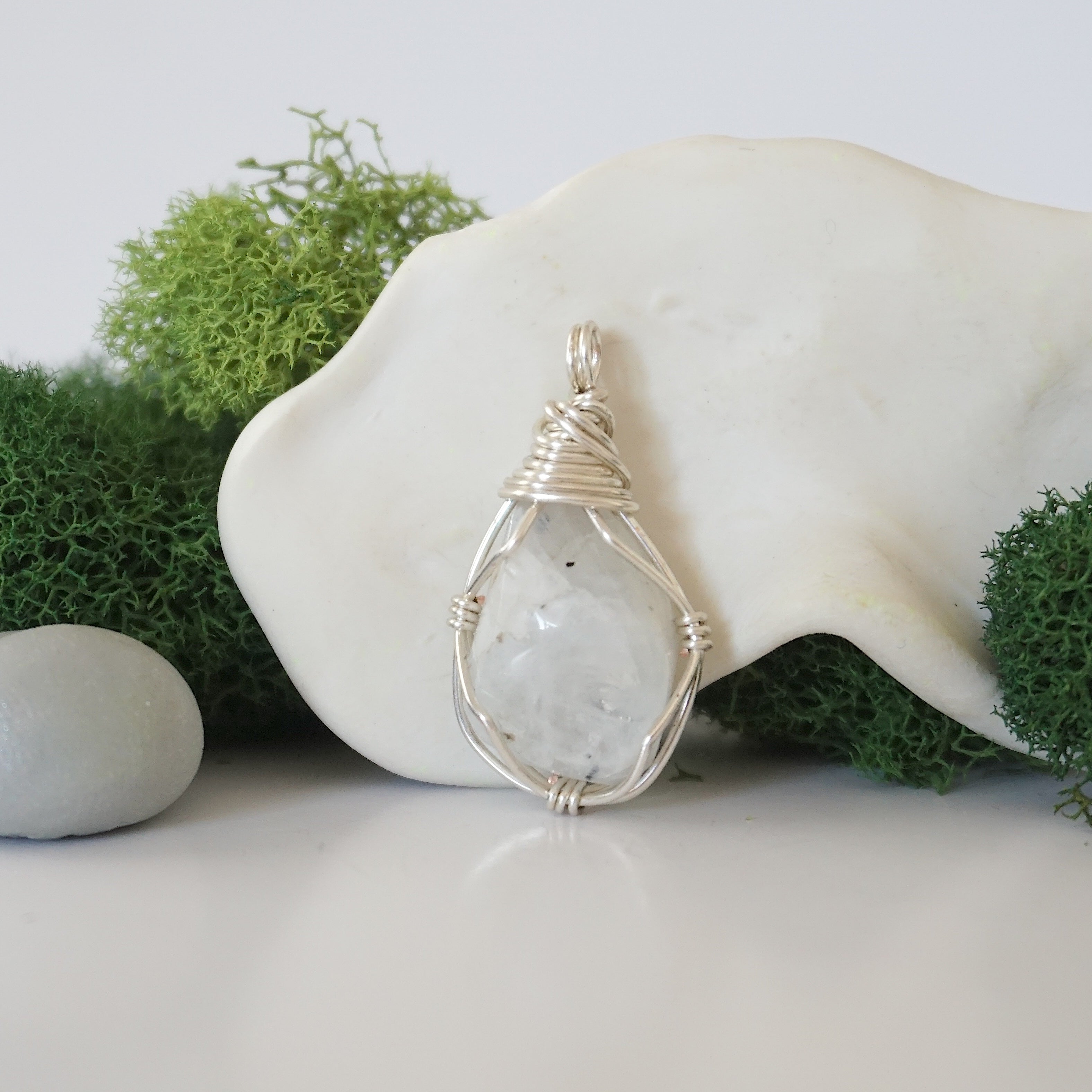 Simple Birthstone Necklace with Rainbow Moonstone Crystal - Elegant Jewelry Gift for Women, Mothers, Girlfriends | Perfect for Birthdays, Anniversaries & Special Occasions