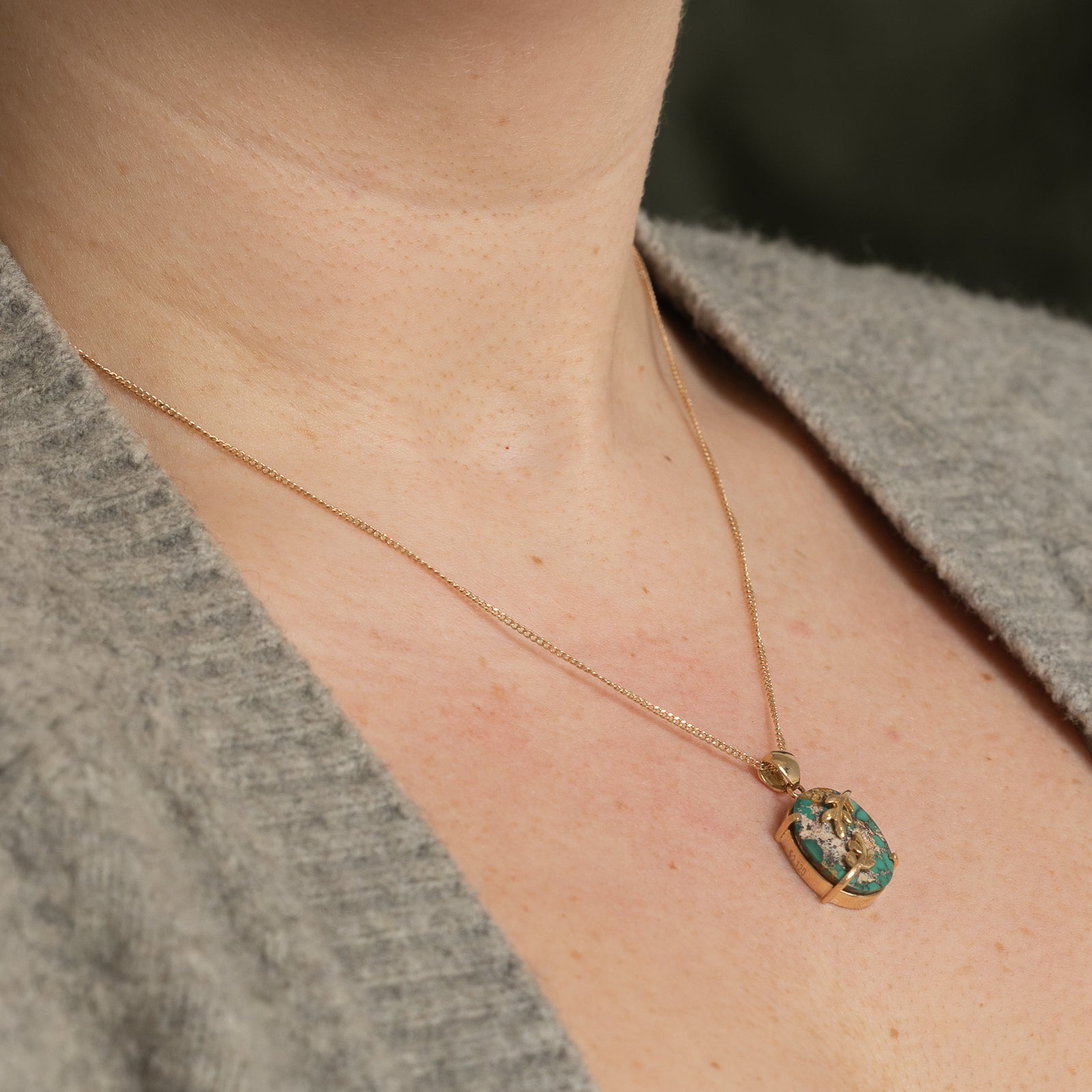 12.00ct Oval Turquoise Leaf Design Pendant Necklace - Handcrafted Gemstone Jewelry for Women, Boho Chic Accessory for Casual Wear, Party & Gift Giving