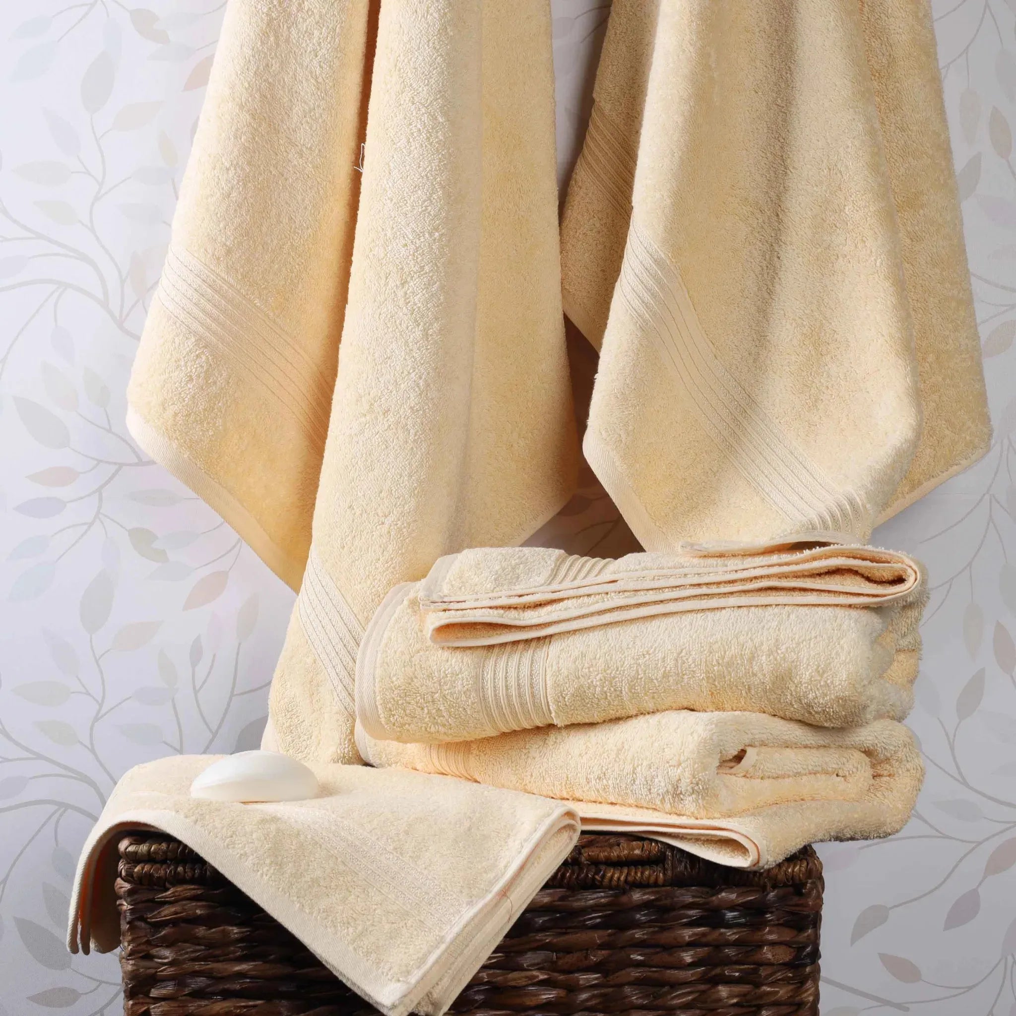 Premium Egyptian Cotton Bath Towels Set of 4 - Ultra Soft & Highly Absorbent Luxury Towels for Spa, Hotel & Home Use