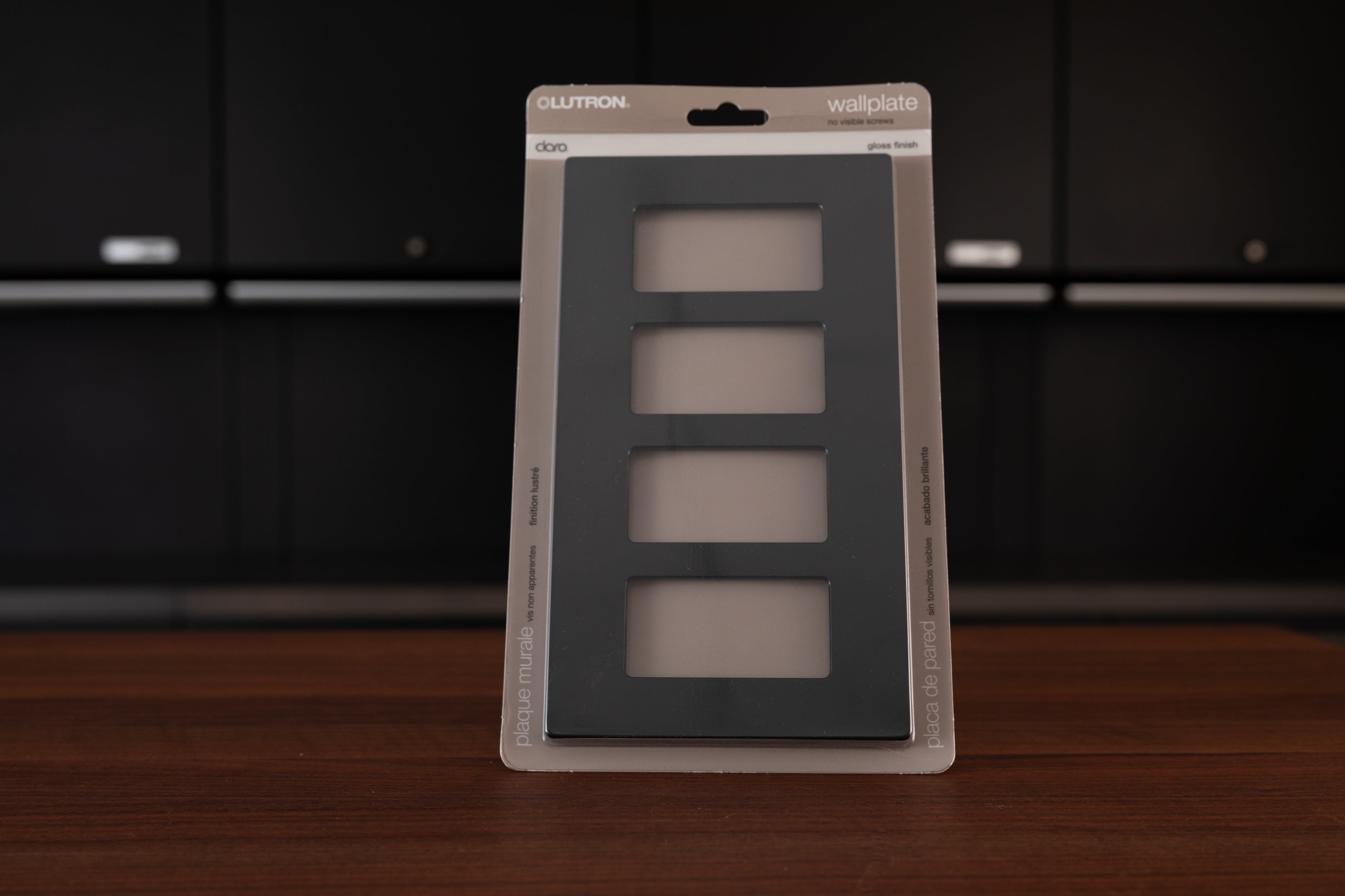 Lutron Claro Wall Plate - Standard Size, Screwless Design, Smooth Finish - Perfect for Home, Office & Commercial Electrical Outlet Covers