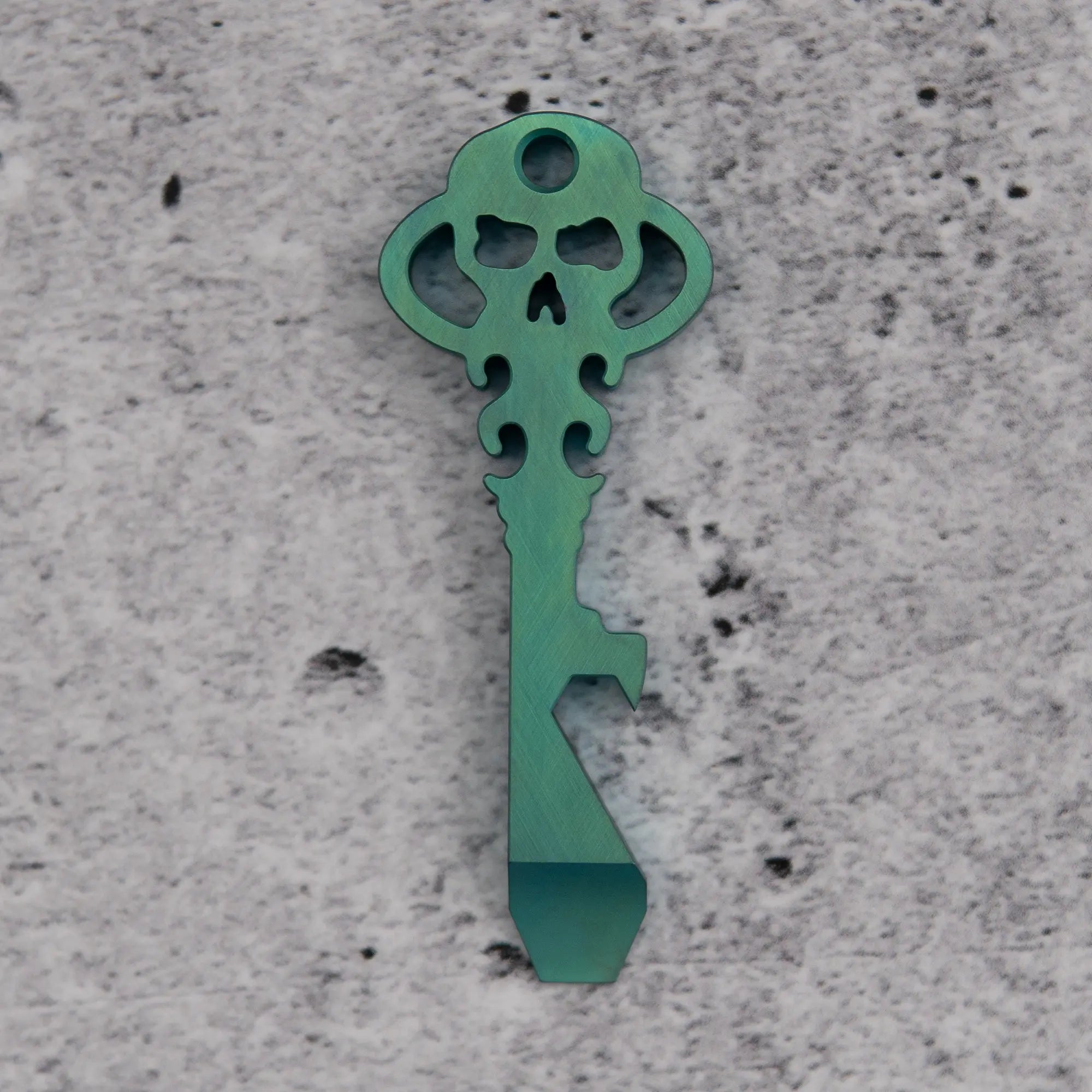 Chaves Key Tool Pry Bar - High-Quality Multi-Tool for EDC, Survival & Tactical Use - Perfect for Outdoor Adventures, Camping & Emergency Situations