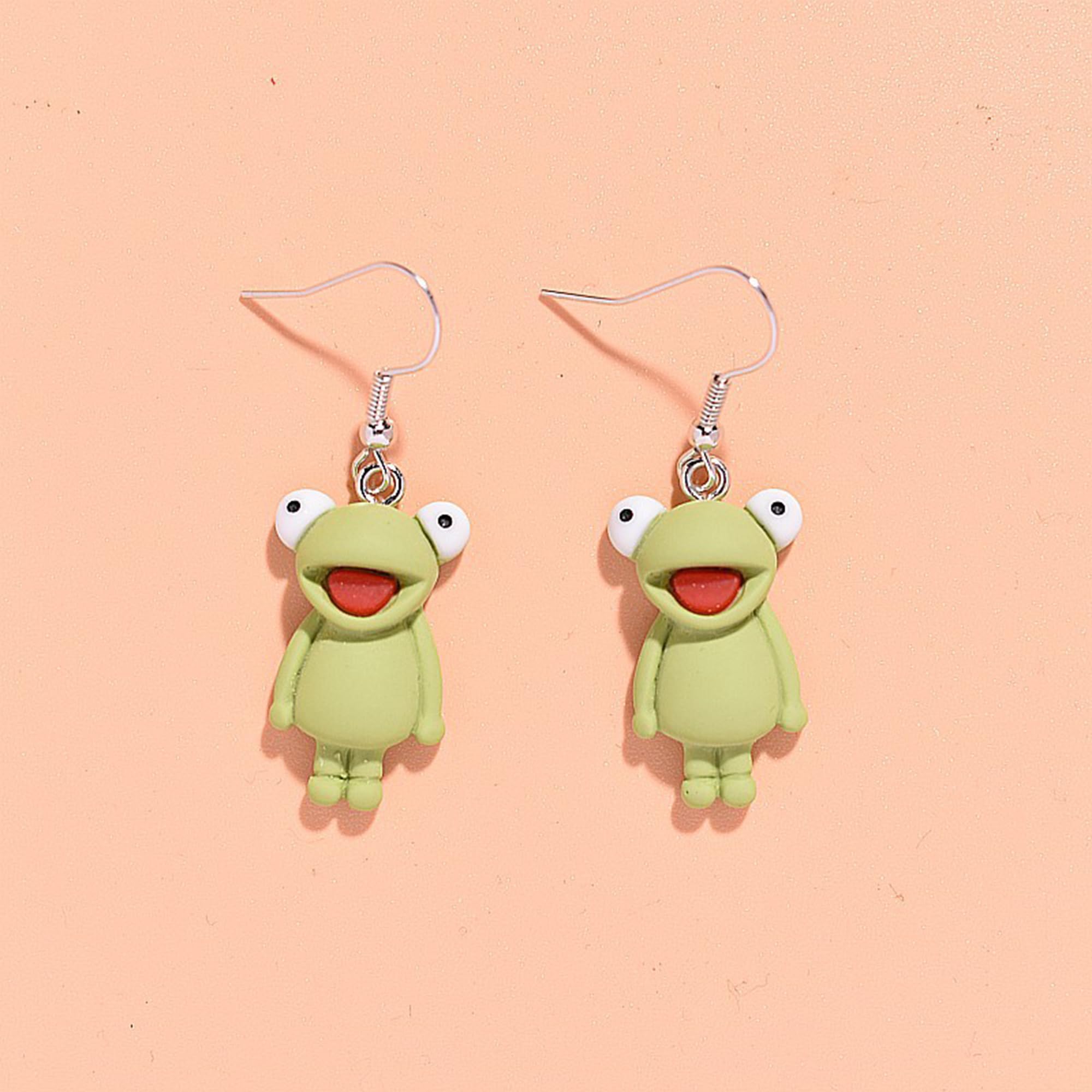 Trendy Green Frog Smiley Face Dangle Earrings - Cute Kawaii Meme Jewelry for Women & Men - Unique Preppy Aesthetic Accessories for Cosplay, Costume Parties & Everyday Wear