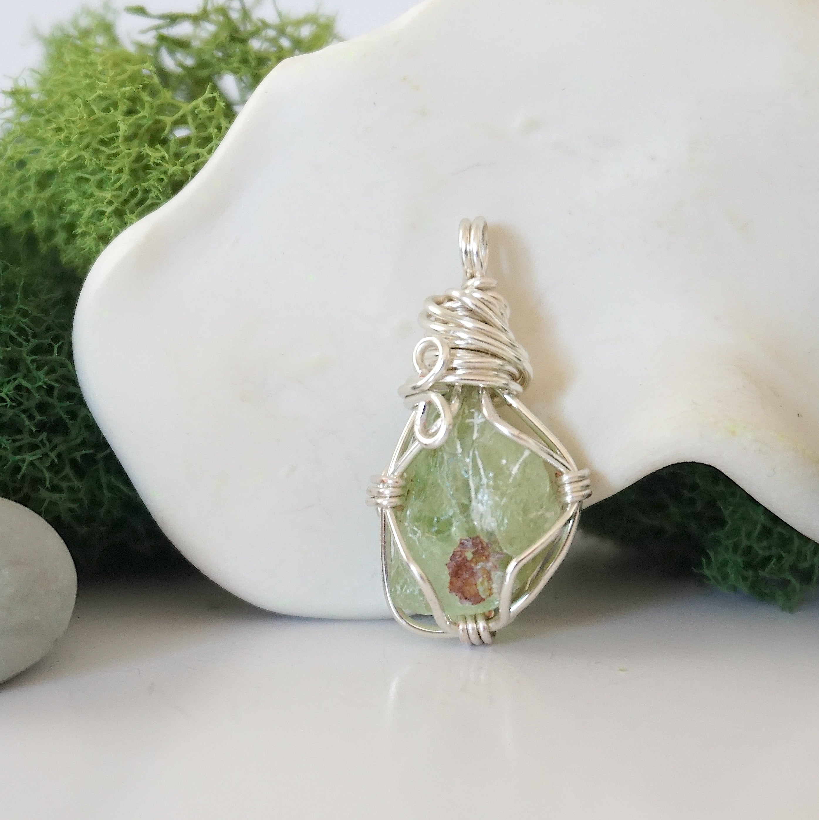 Peridot Birthstone Necklace - Dainty August Crystal Pendant Jewelry for Women - Perfect Gift for Birthday, Anniversary & Everyday Wear