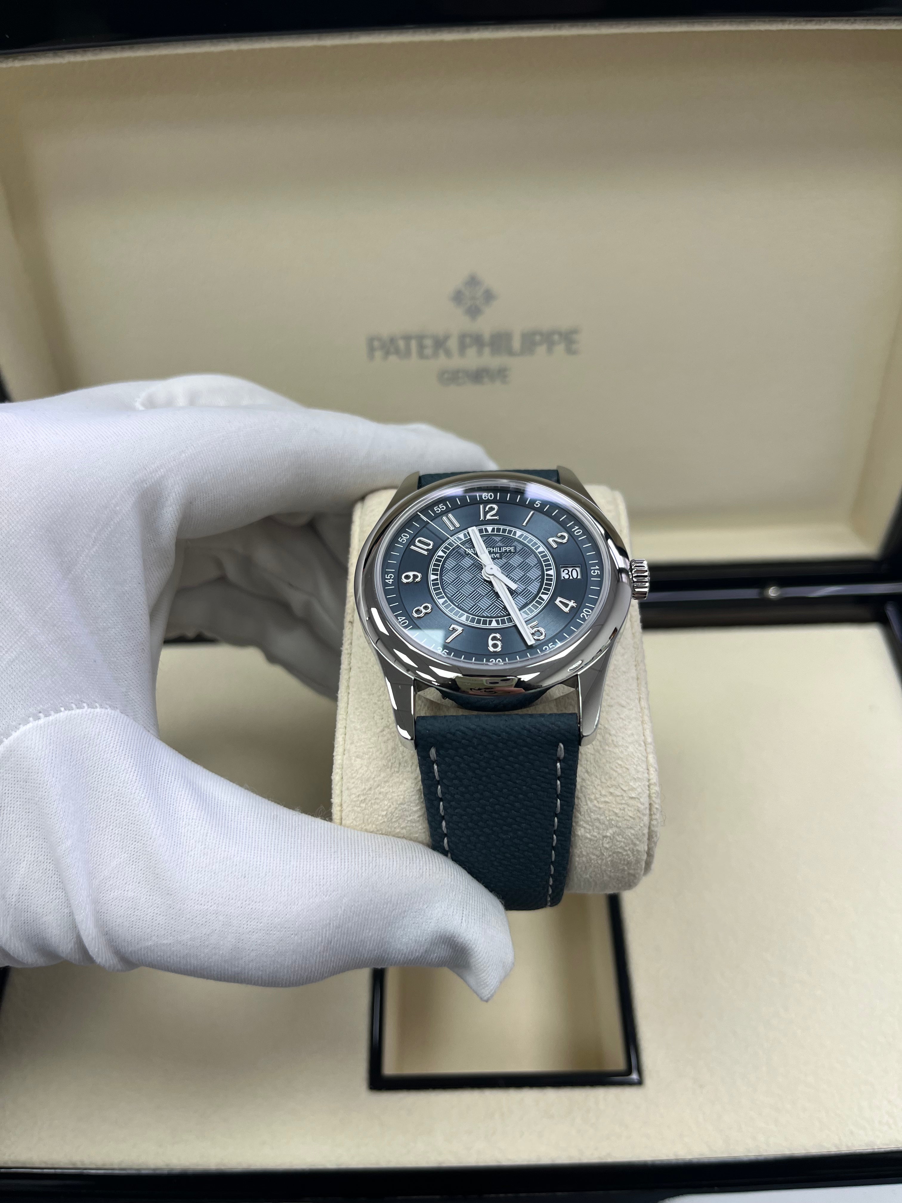Patek Philippe Calatrava 6007A-001 Limited Edition Men's Luxury Watch - Perfect for Business Meetings, Formal Events & Collector's Showcase
