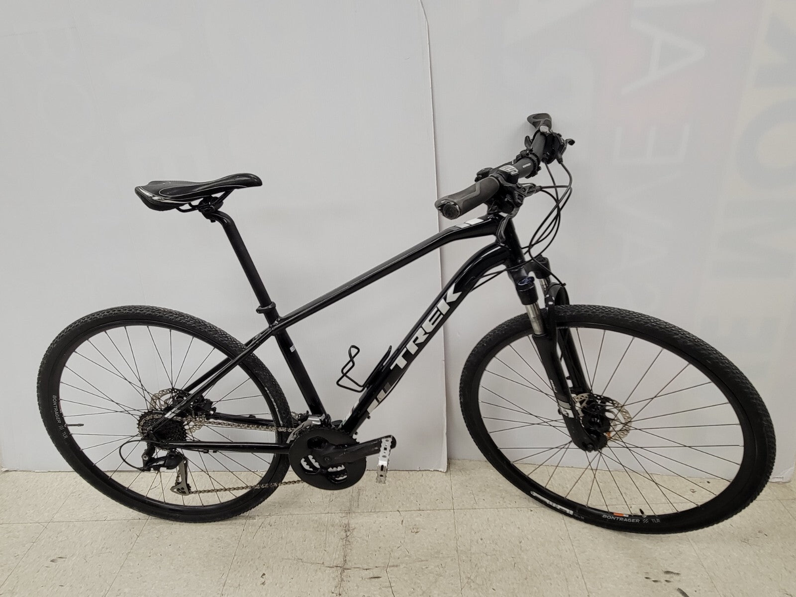 Trek Dual Sport 3 Hybrid Bike for Men & Women - Lightweight Aluminum Frame, 21-Speed Gears - Perfect for Commuting, Trail Riding & Urban Adventures