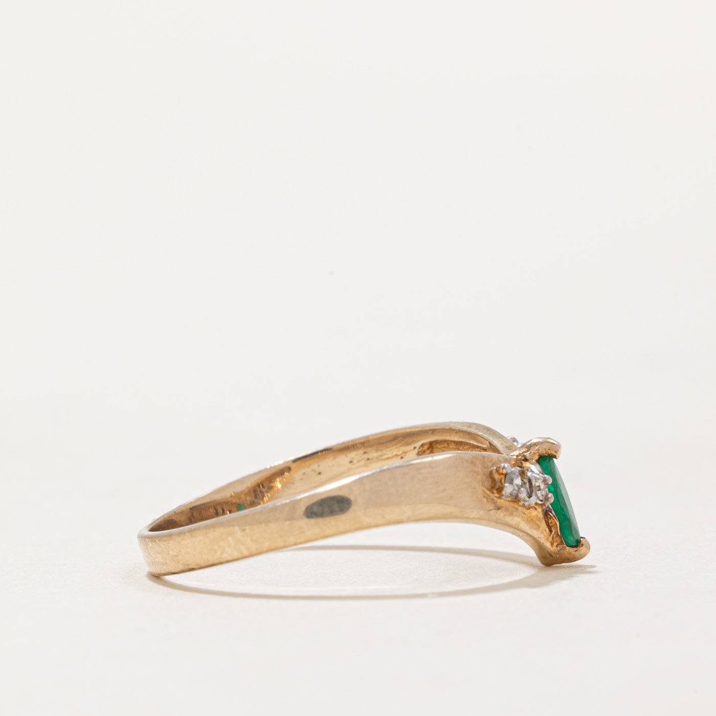 Emerald & Diamond Chevron Ring - 0.10ct Emerald & 0.03ctw Diamond - Size 7 - Elegant Wedding Band, Anniversary Gift for Her, Perfect for Special Occasions