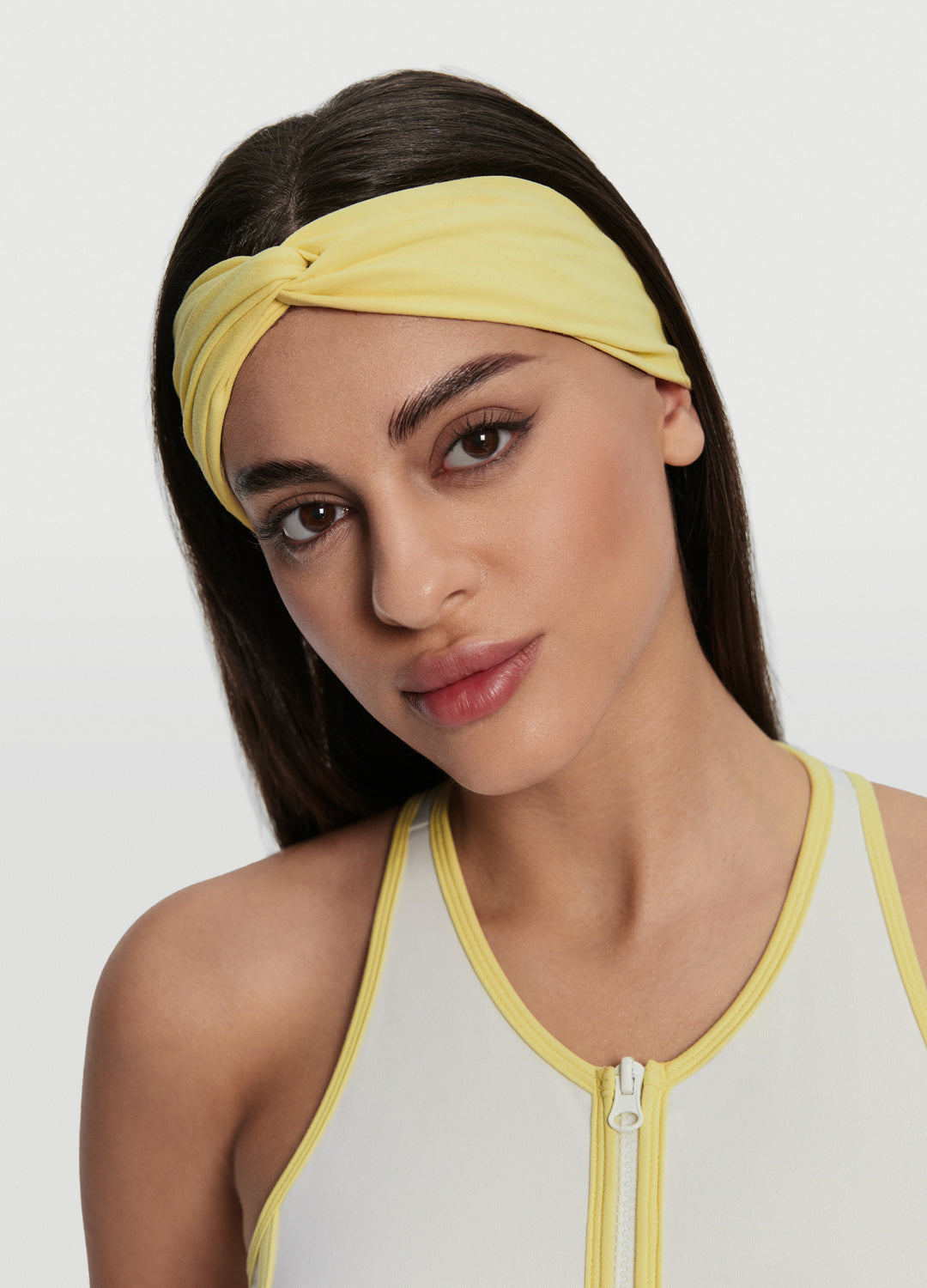 Stylish Twist Front Headband for Women - Fashion Hair Accessory for Workouts, Yoga, and Everyday Wear
