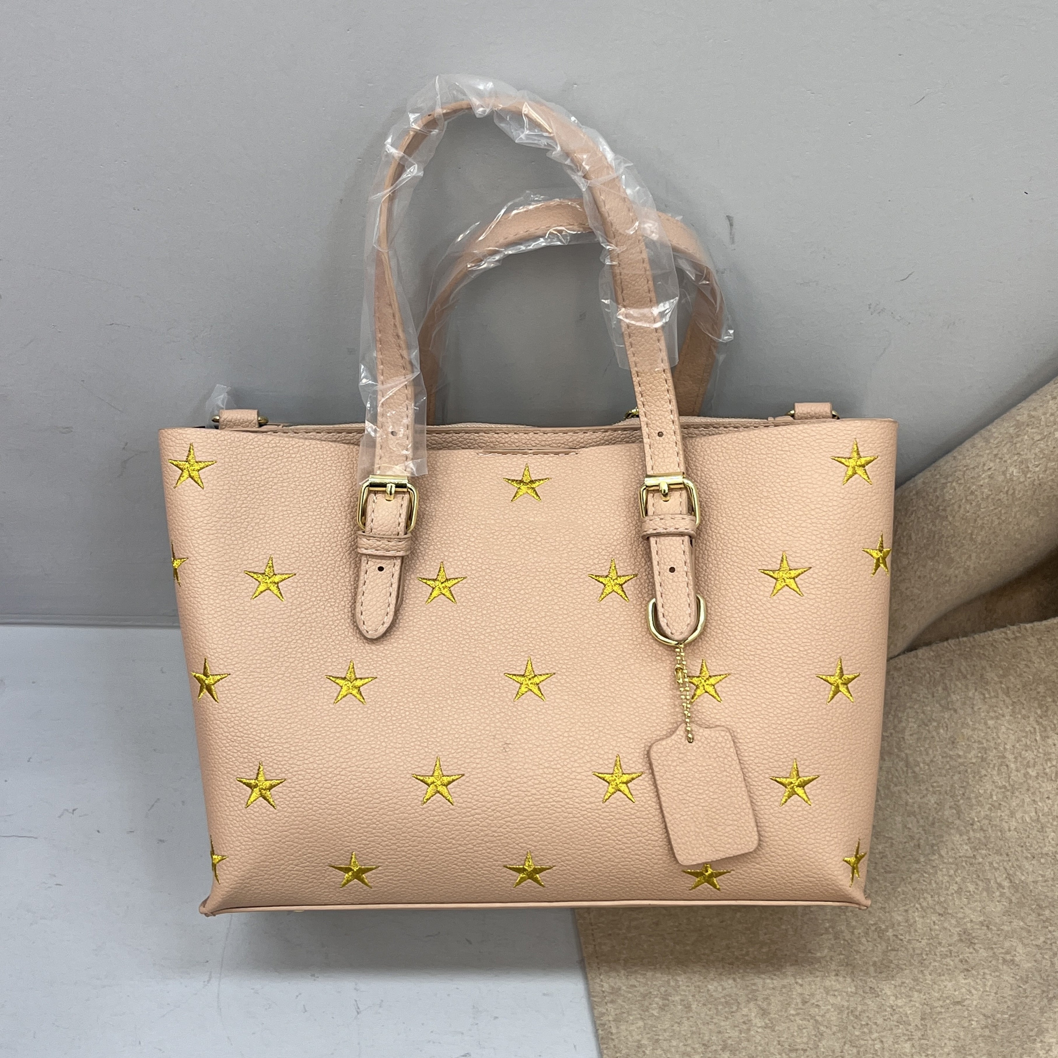 Stylish Star Print Tote Bag for Women - Trendy & Durable Shopping & Beach Tote - Perfect for Groceries, Work, Travel & Everyday Use