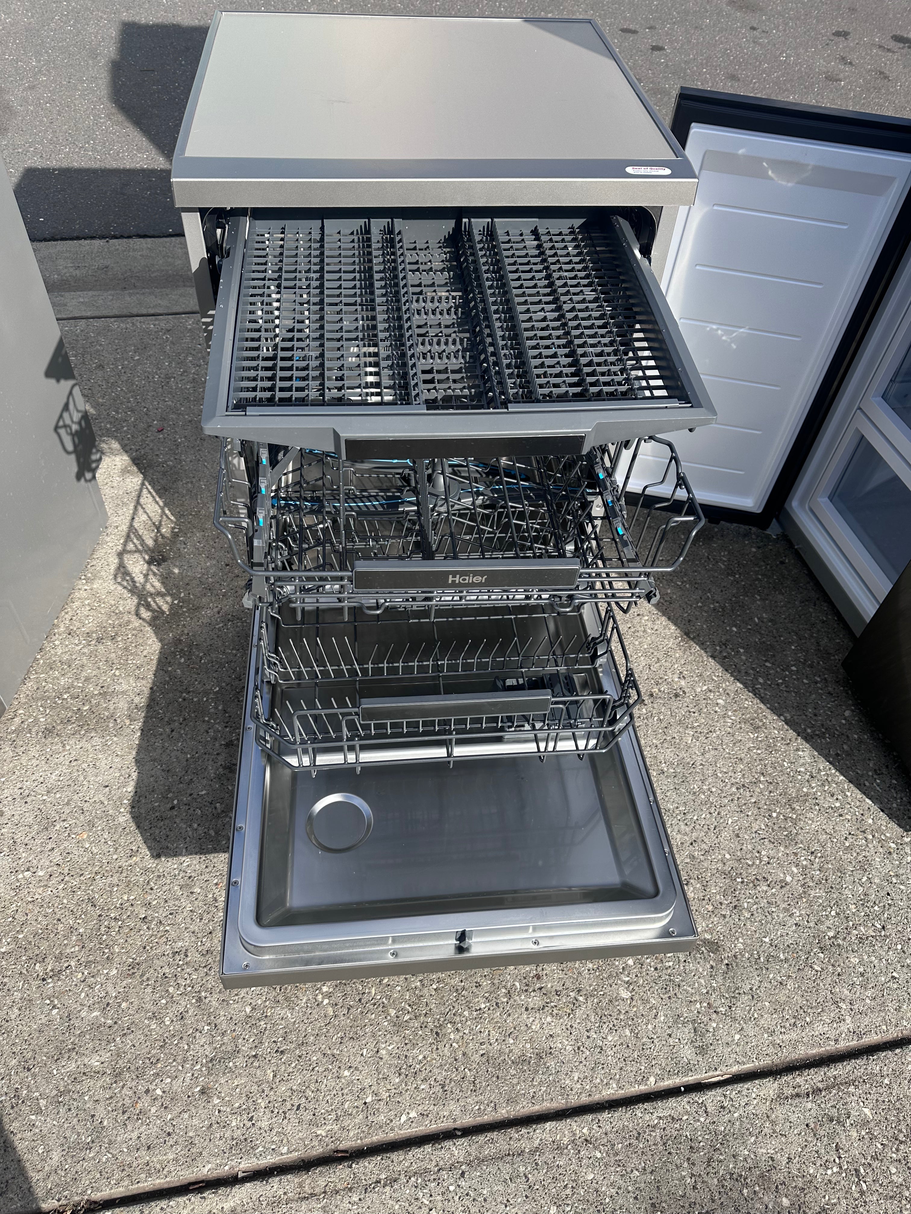Haier 60cm Freestanding Dishwasher with Steam Function - Stainless Steel Finish [Factory Refurbished] | Perfect for Small Kitchens, Apartments & Energy-Efficient Homes