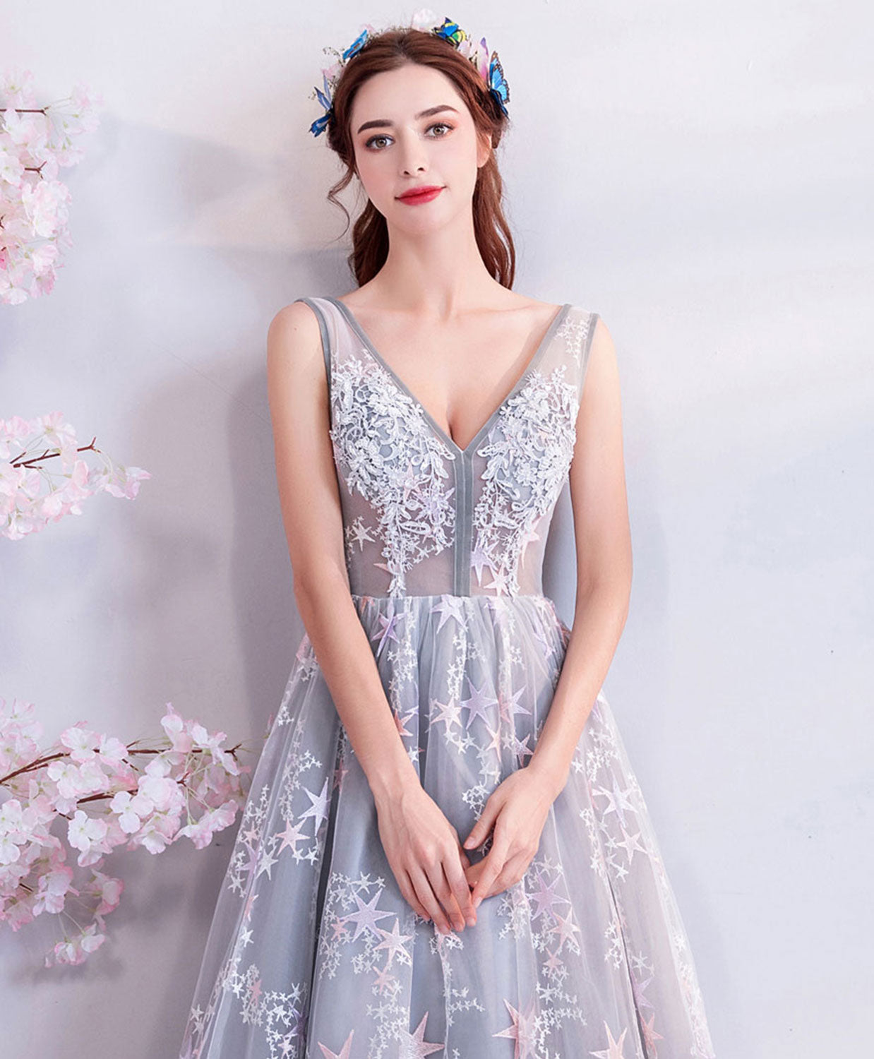 Elegant A-Line Gray V-Neck Lace Long Prom Dress - Formal Evening Gown for Women | Perfect for Homecoming, Wedding Guest & Special Occasions
