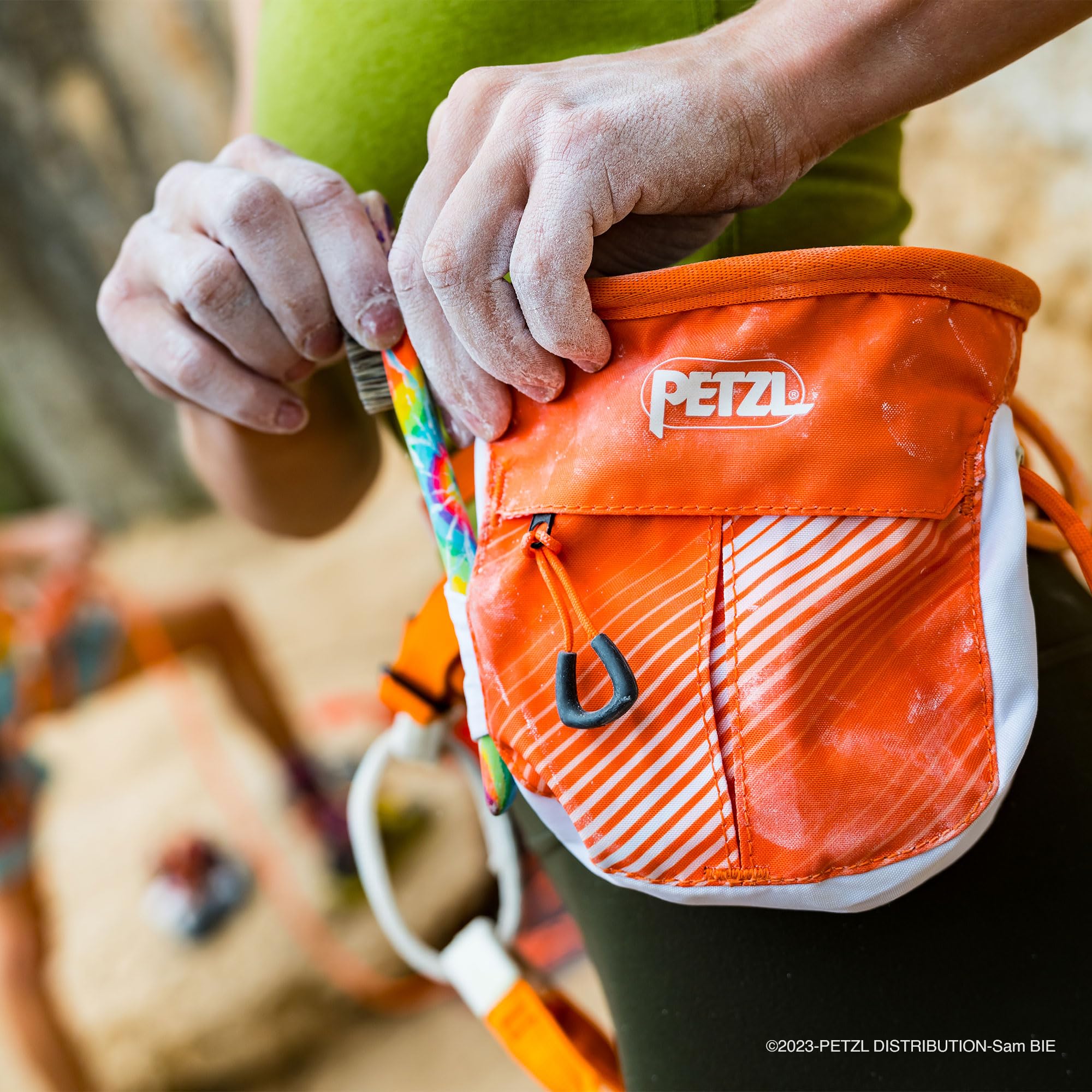 Petzl Power Crunch Chalk 500g - Premium Climbing Chalk for Better Grip | Ideal for Rock Climbing, Bouldering & Weightlifting
