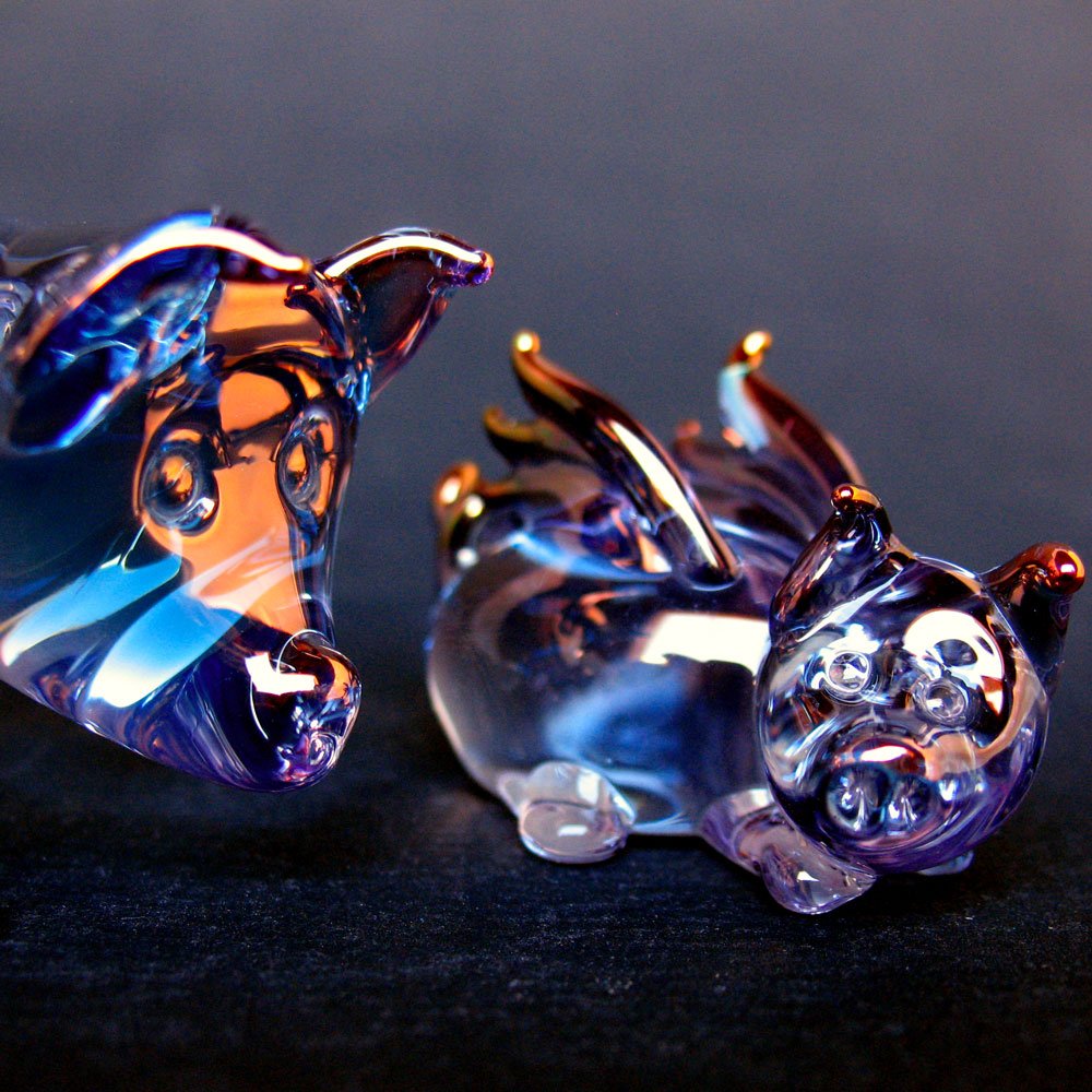 Hand Blown Glass Flying Pig Figurine Set - Mother and Baby Pig Statue - Unique Home Decor Gift for Collectors - Perfect for Nursery, Living Room, or Office Display