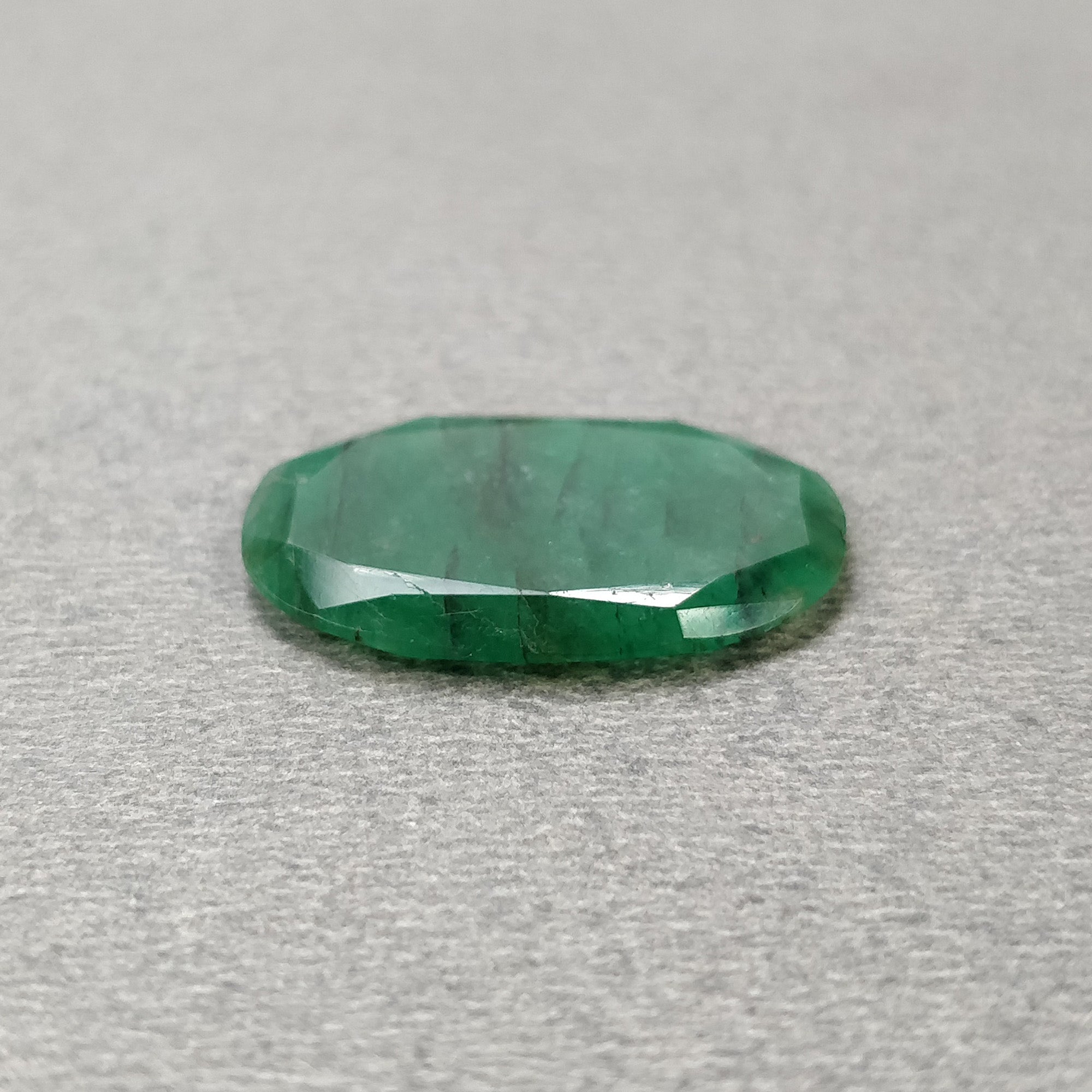 Natural 6.50cts Untreated Green Emerald Gemstone - Oval Cut 21x16mm | Emerald Jewelry for Engagement Rings, Necklaces & Luxury Gifts