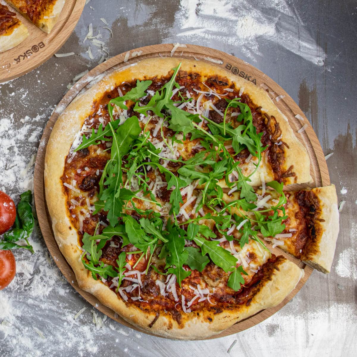 Boska Wooden Pizza Serving Board - Amigo Beechwood Serving Tray for Pizza, Cheese, Tapas & Charcuterie - Multipurpose Cutting Board for Entertaining - Dishwasher Safe - Perfect for Parties, Picnics & Family Gatherings