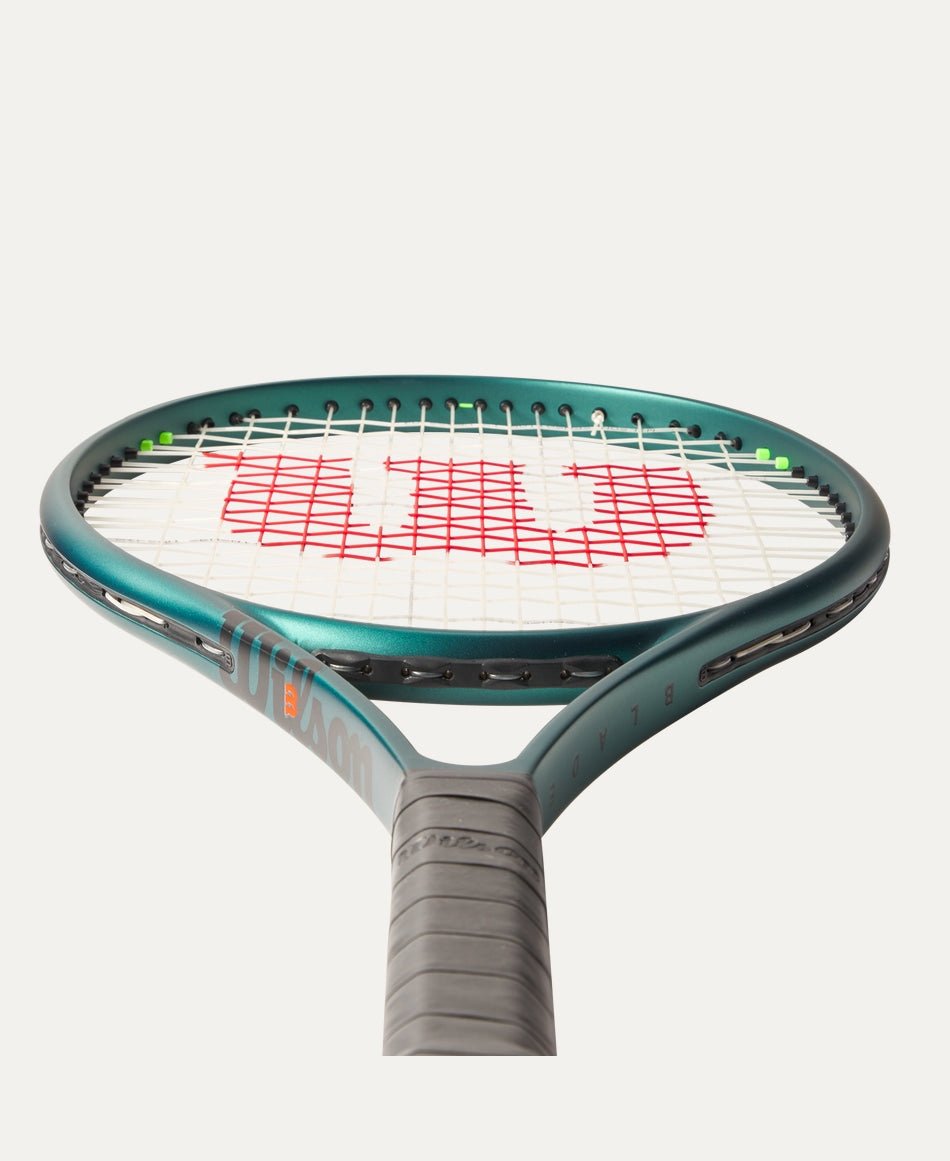 Wilson Blade V9 25 Junior Tennis Racquet | Lightweight Performance Racket for Kids & Youth | Perfect for Beginners & Junior Tennis Training