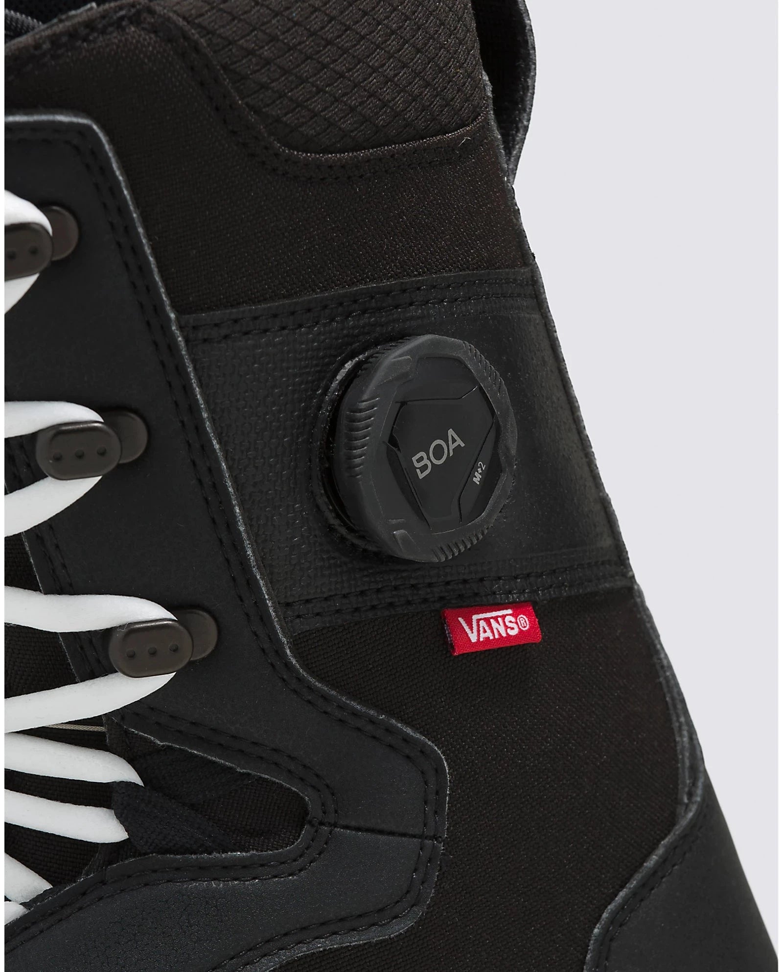 VANS Invado OG Snowboard Boots Black/White 2025 - Men's & Women's High-Performance Snowboarding Shoes for Winter Sports & Mountain Adventures