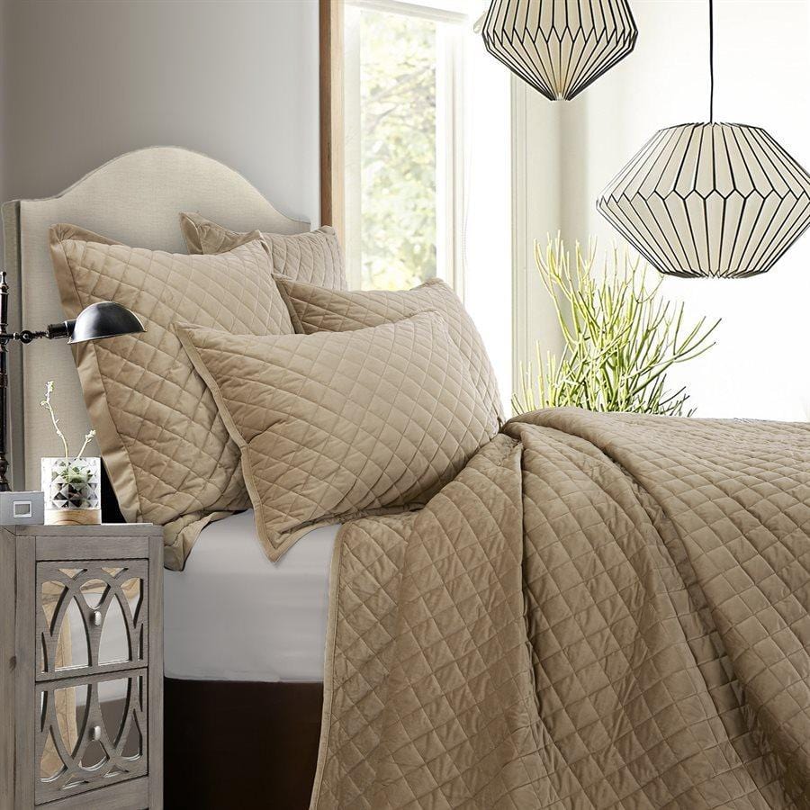 Luxury Velvet Diamond Quilted Bedspread - Soft & Elegant Comforter for Queen/King Size Beds - Perfect for Master Bedroom, Guest Room & Cozy Winter Nights