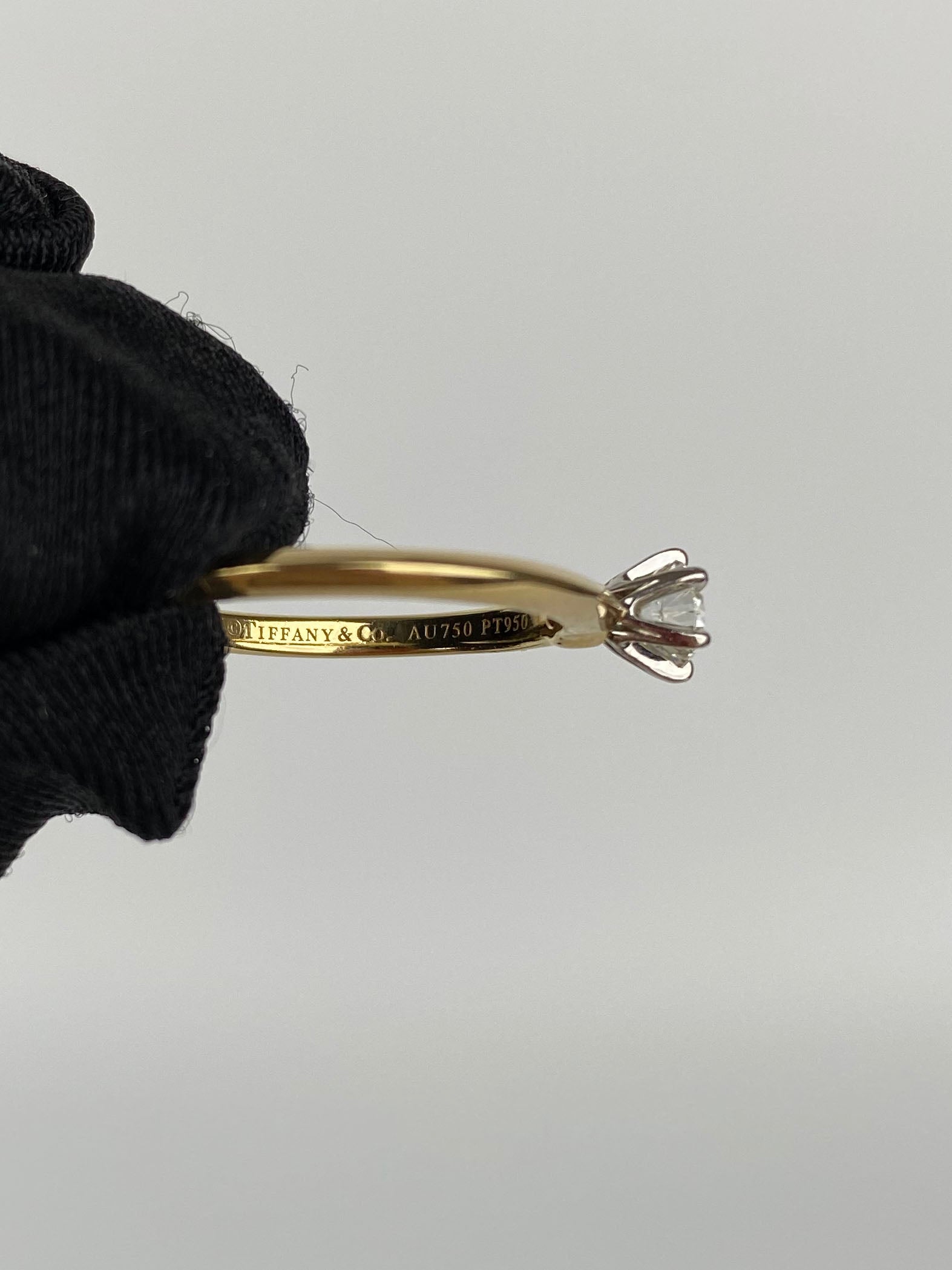 Tiffany & Co 0.35 Carat Diamond Gold Ring for Women - Elegant Engagement & Wedding Band Jewelry Gift
