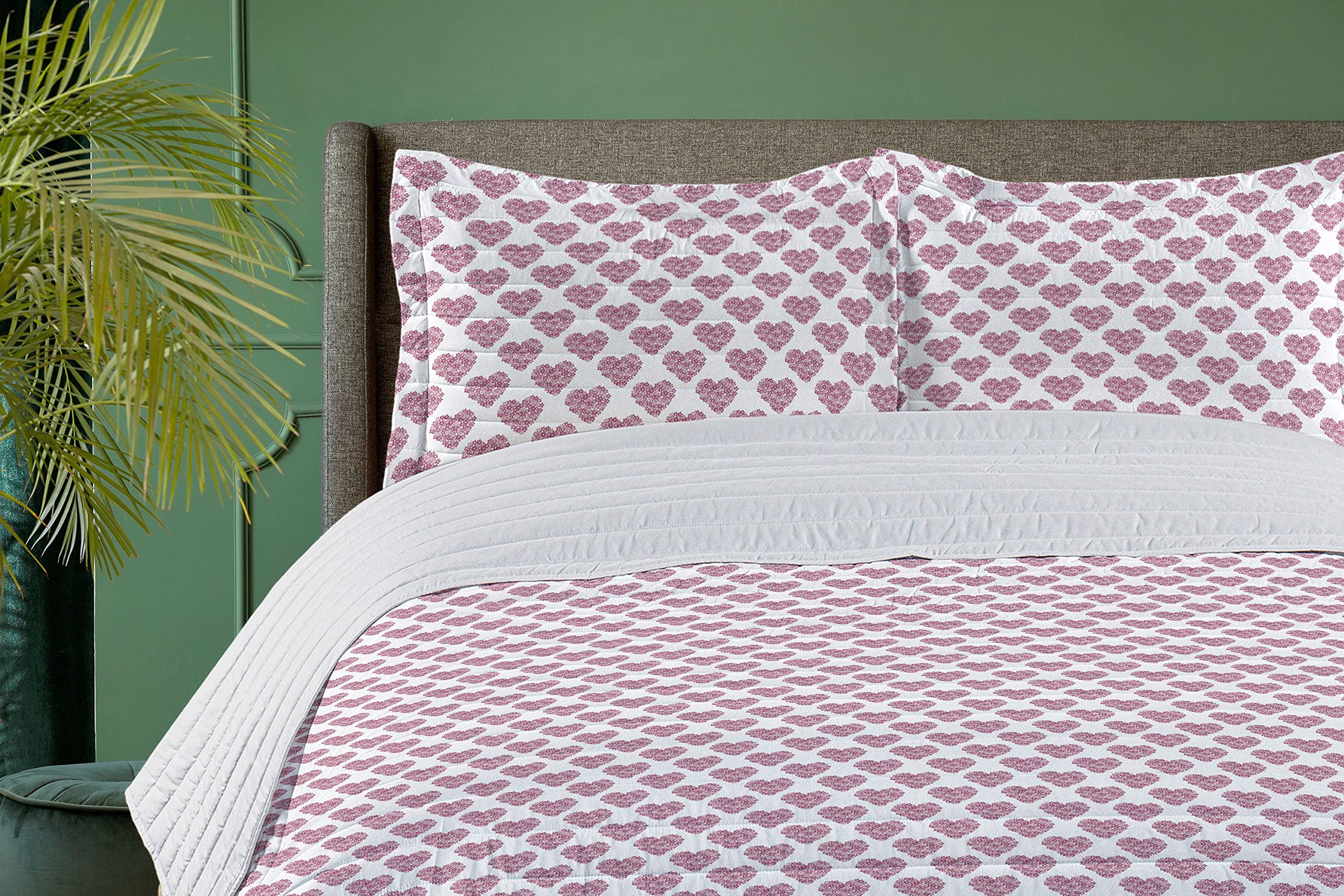 Ambesonne Spring Microfiber Bedspread Set - Floral Heart Pattern Valentine's Day Bedding | Soft Queen Size Comforter with Pillow Shams in White & Pale Fuchsia | Perfect for Romantic Bedroom Decor & Anniversary Gifts