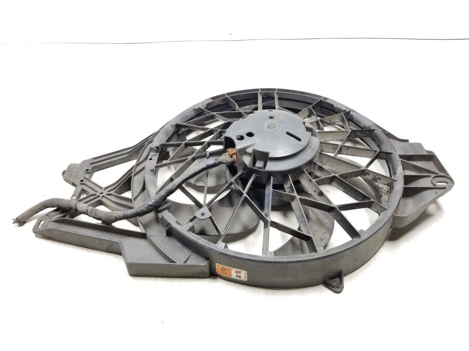 2001-2004 Ford Mustang Engine Radiator Cooling Fan Assembly XR3H-8146-AA OEM Replacement - Perfect for Cooling System Repair & Performance Upgrades