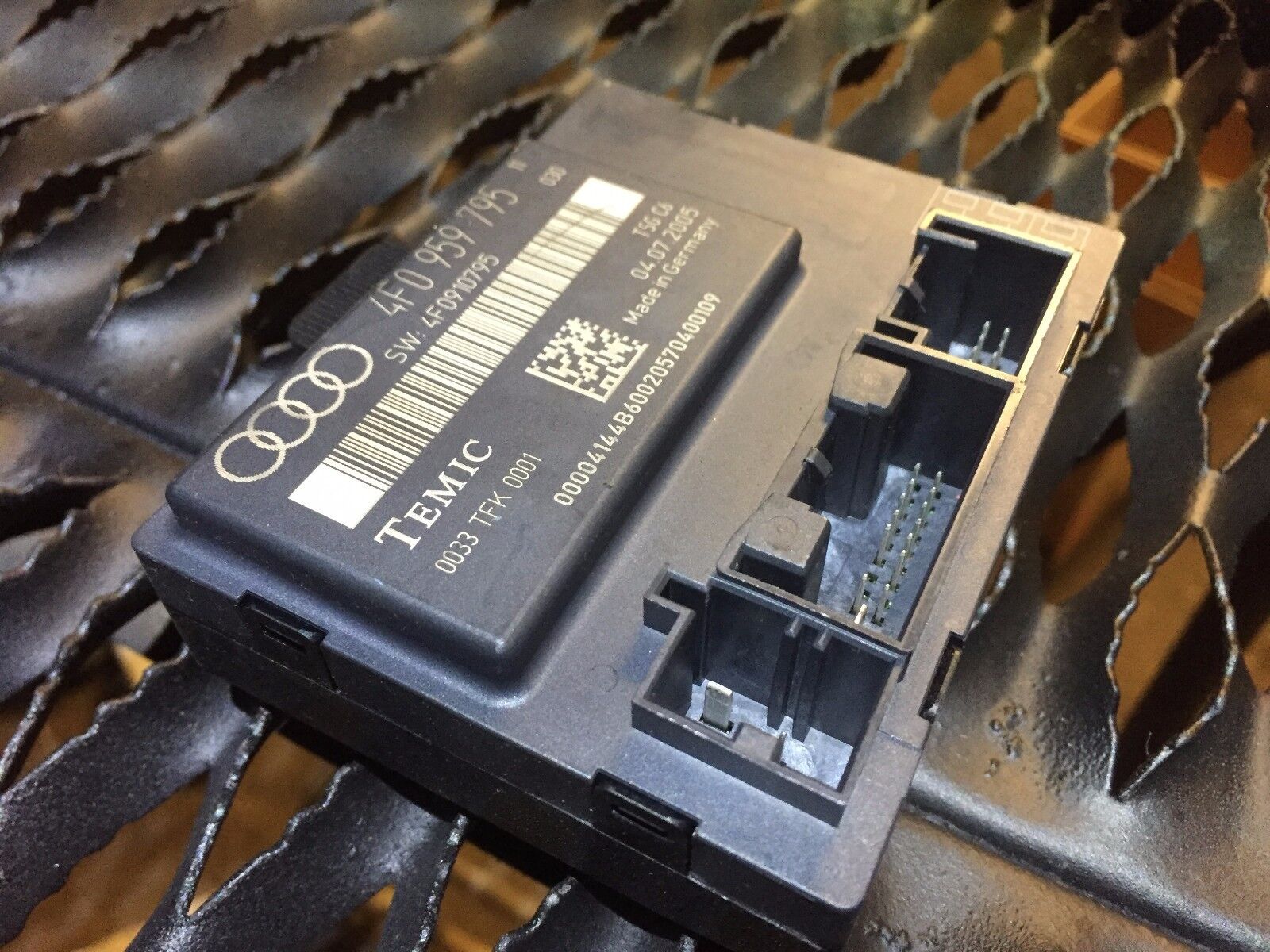 05-08 Audi A6 C6 Sedan Rear Left Door Control Module 4F0959795 OEM Replacement Part - Perfect for Door Lock & Window Repair, DIY Fixes