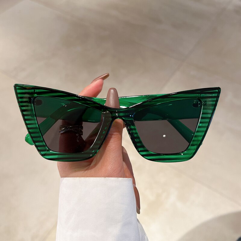 Vintage Cat Eye Sunglasses for Women - Retro Style UV Protection Shades - Perfect for Beach, Driving & Fashion Outfits