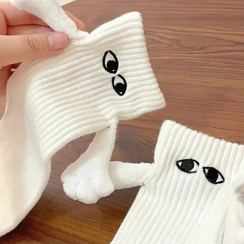 Harajuku Couple Cotton Socks - 2 Pairs Magnetic Hand Holding Socks for Couples, Black & White Unisex Long Socks - Perfect for Valentine's Day Gifts, Anniversary Presents and Romantic Couple Activities