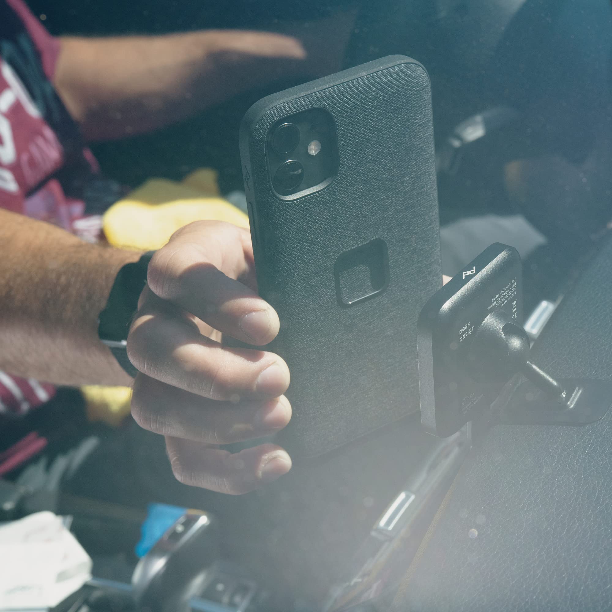 Peak Design Mobile Car Mount with VHB Charging - Universal Phone Holder for iPhone & Android, Black (Version 1) - Perfect for Road Trips & Hands-Free Navigation