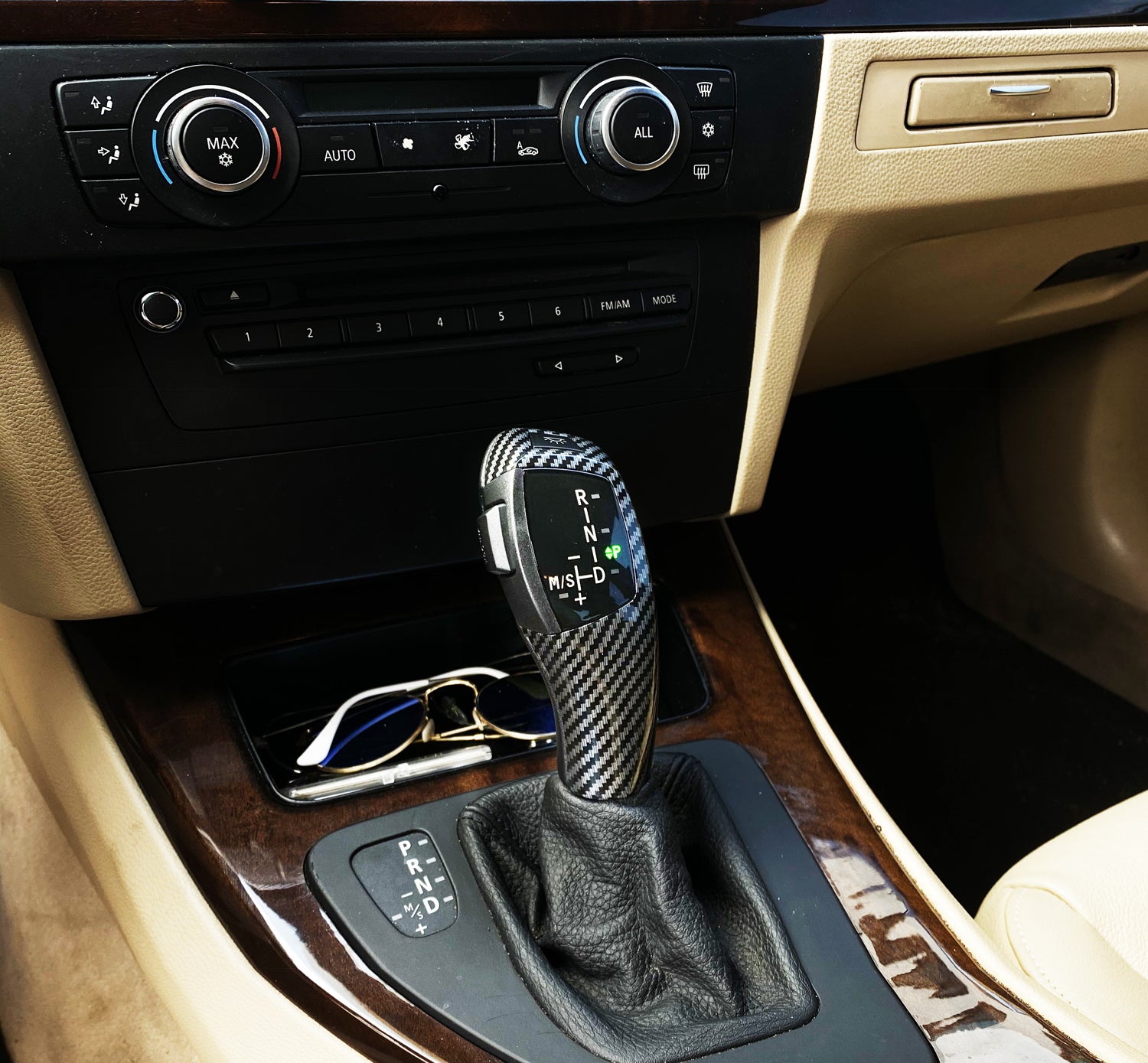 F30 Style Carbon Fiber LED Illuminated Shift Knob for BMW E46 E60 3 Series 5 Series - Upgrade Your Interior with Sporty Gear Shift Selector for Night Driving & Car Enthusiasts