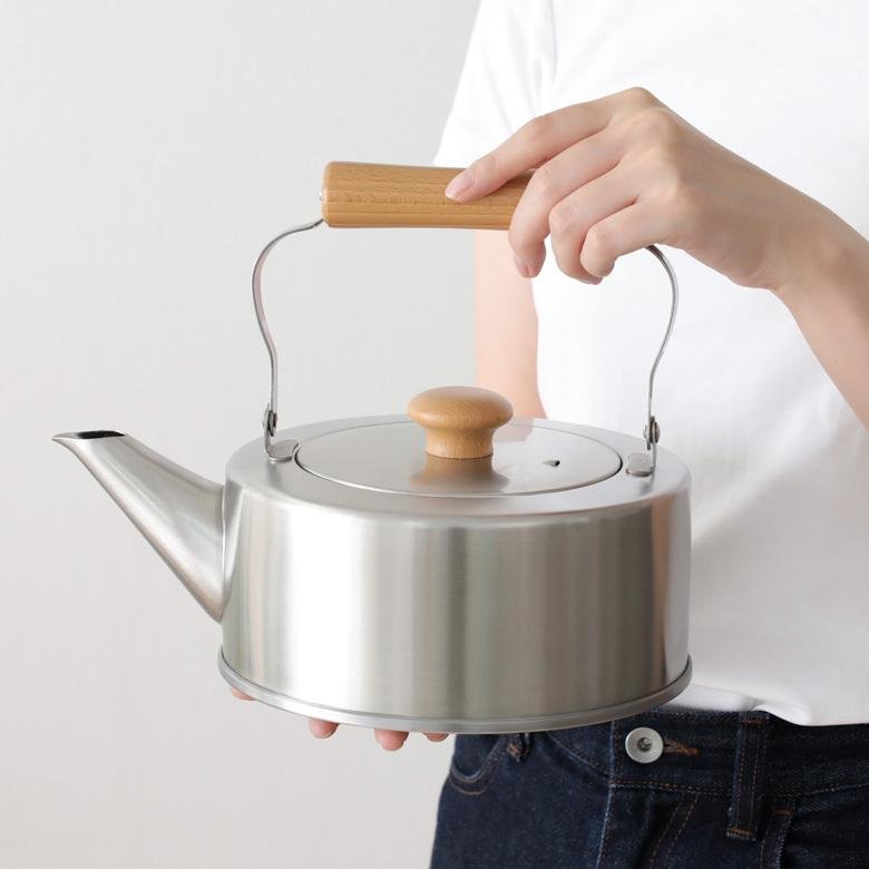 Chitose 2.5L Japanese Stainless Steel Induction Compatible Tea Kettle - Perfect for Boiling Water, Making Tea & Coffee in Home or Office