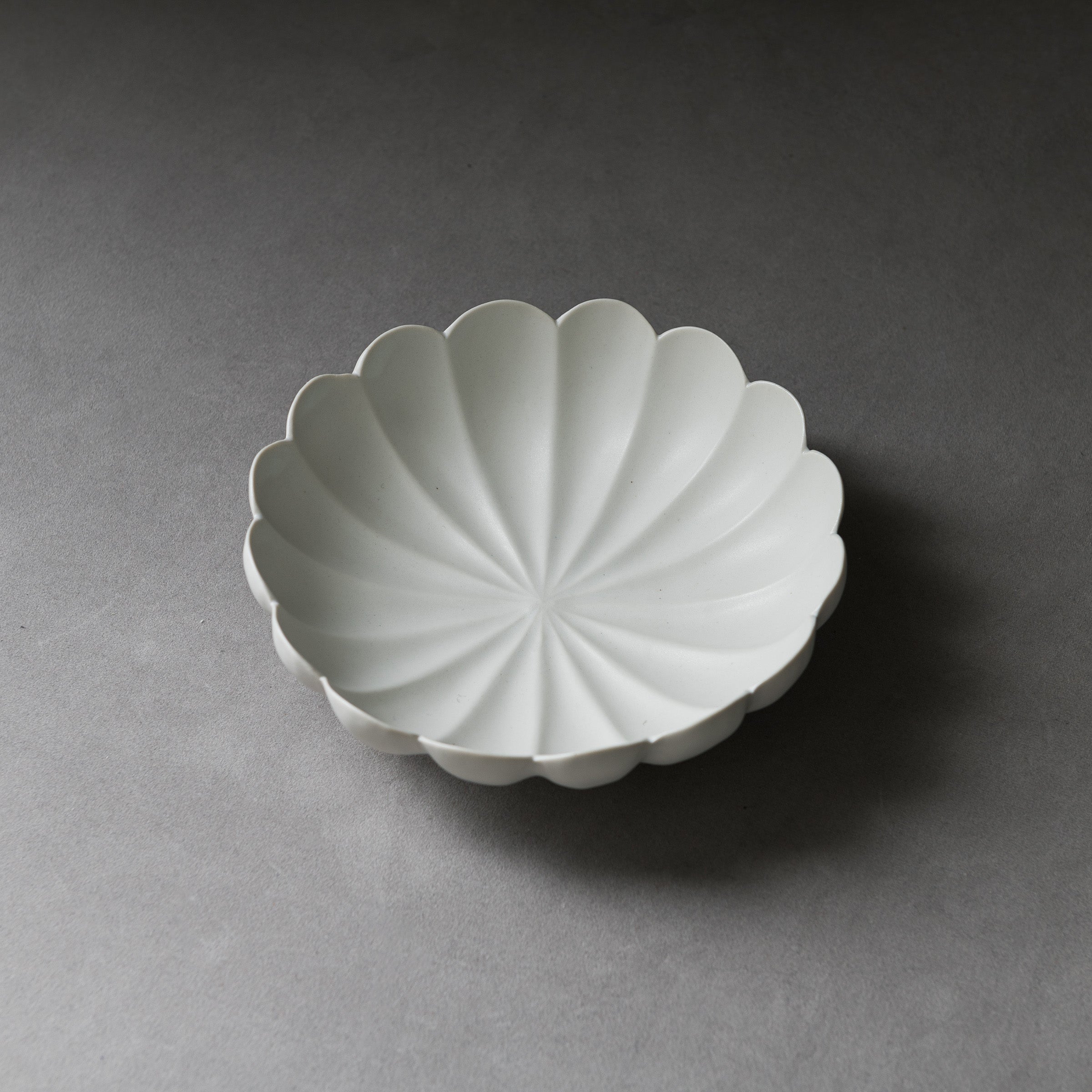 Handmade USUKIYAKI Rinka Bowl - Authentic Japanese Ceramic Dish in 2 Sizes - Perfect for Sushi, Ramen & Asian Cuisine Presentation