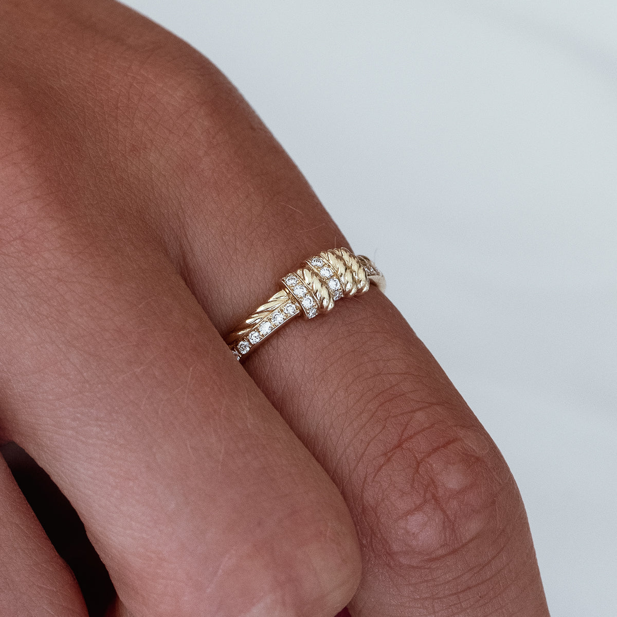 Diamond Bind Ring - Elegant and Durable Wedding Band for Women & Men - Perfect for Engagement, Anniversary, and Special Occasions