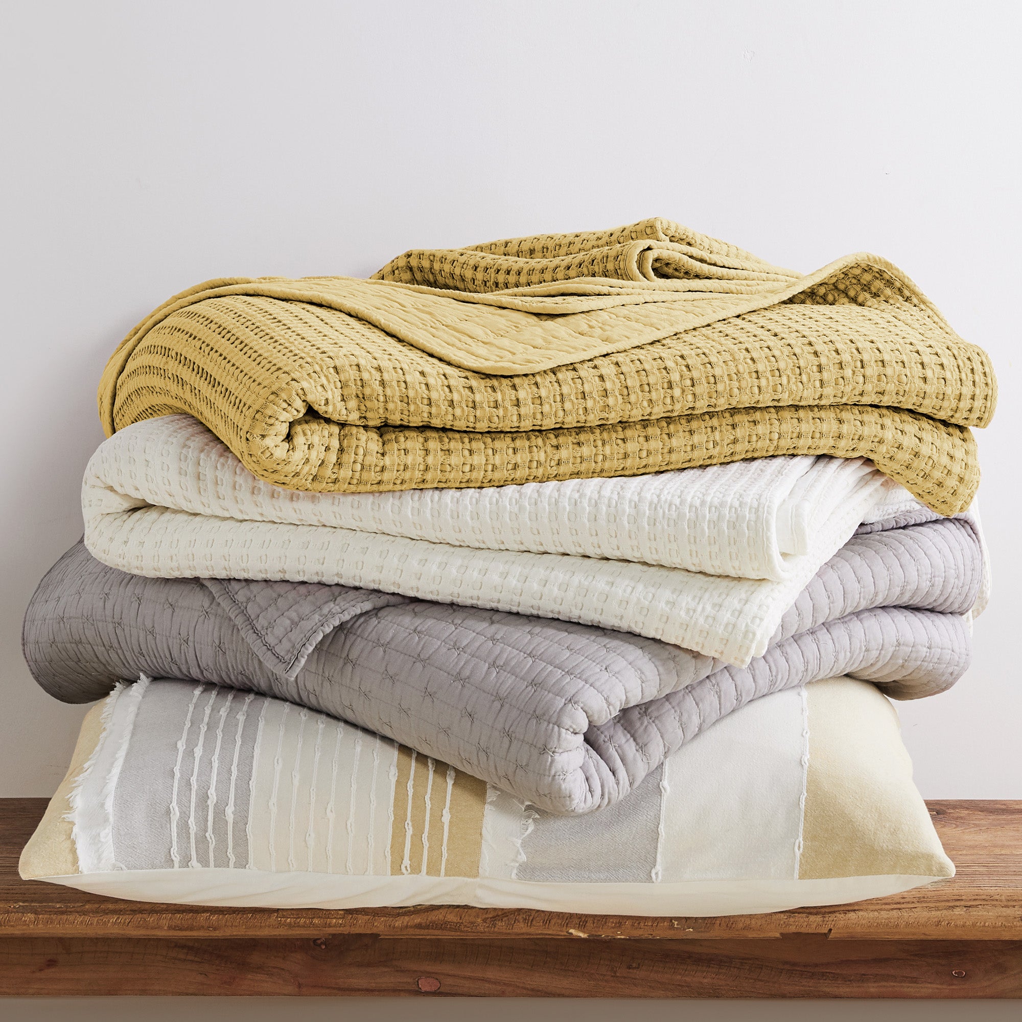 Luxury Mills Waffle Quilt Set - Ultra Soft Bedding Collection for Queen/King Size Beds - Perfect for Cozy Bedrooms, Guest Rooms & Hotel Stays