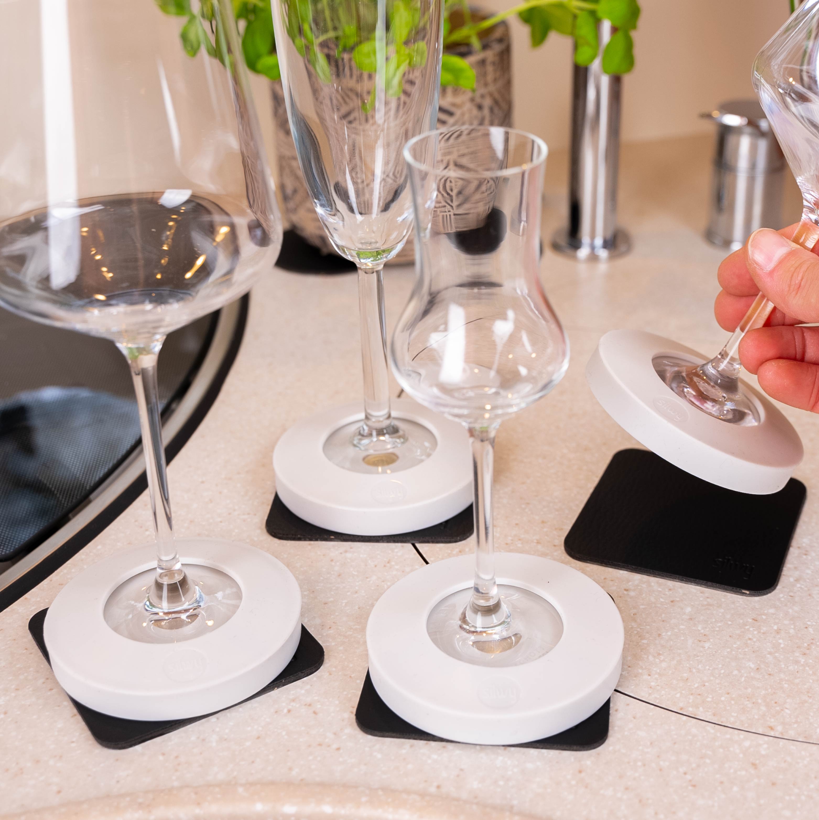 Premium Magnetic Condom for Stemware Glasses - Secure & Stylish Glass Protector for Wine, Champagne, and Cocktail Parties
