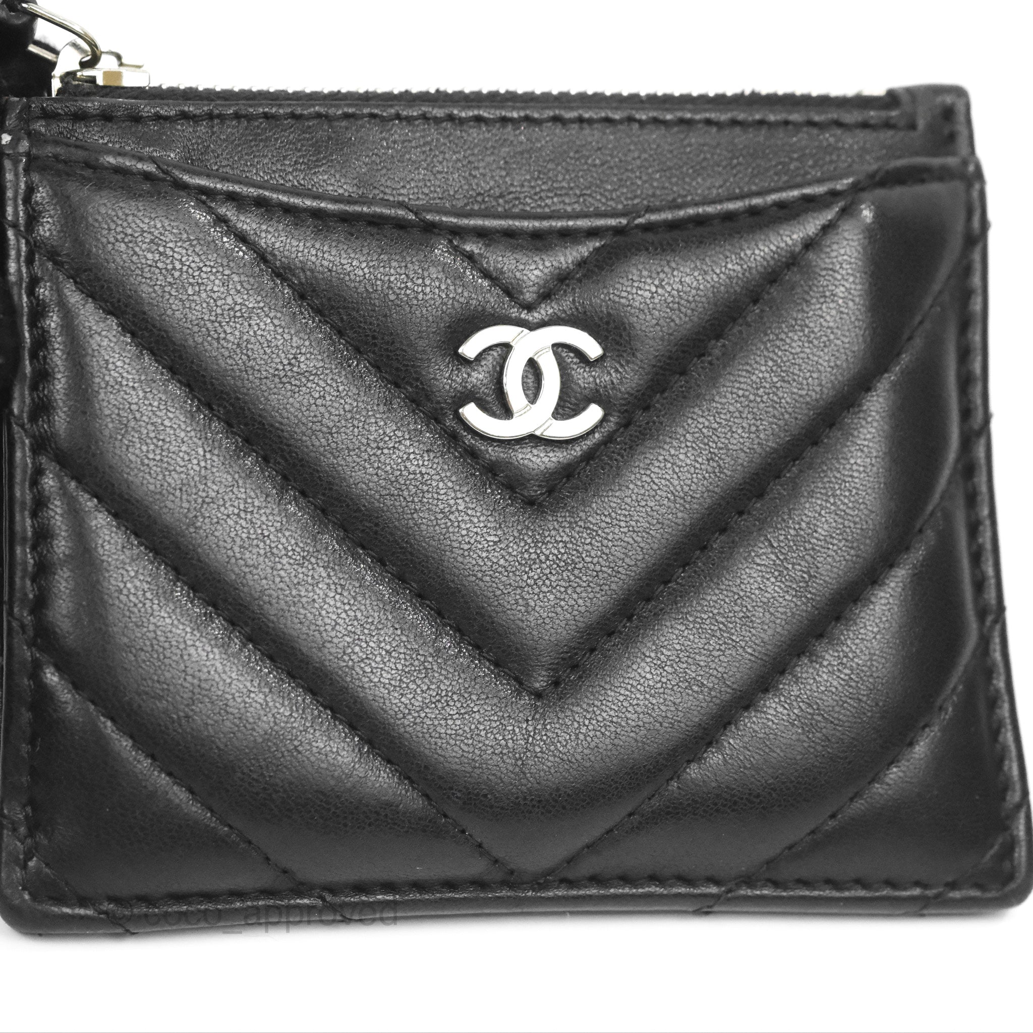 Chanel Chevron CC Zipped Card Holder in Black Lambskin with Silver Hardware - Luxury Compact Wallet for Everyday Use & Travel Essentials
