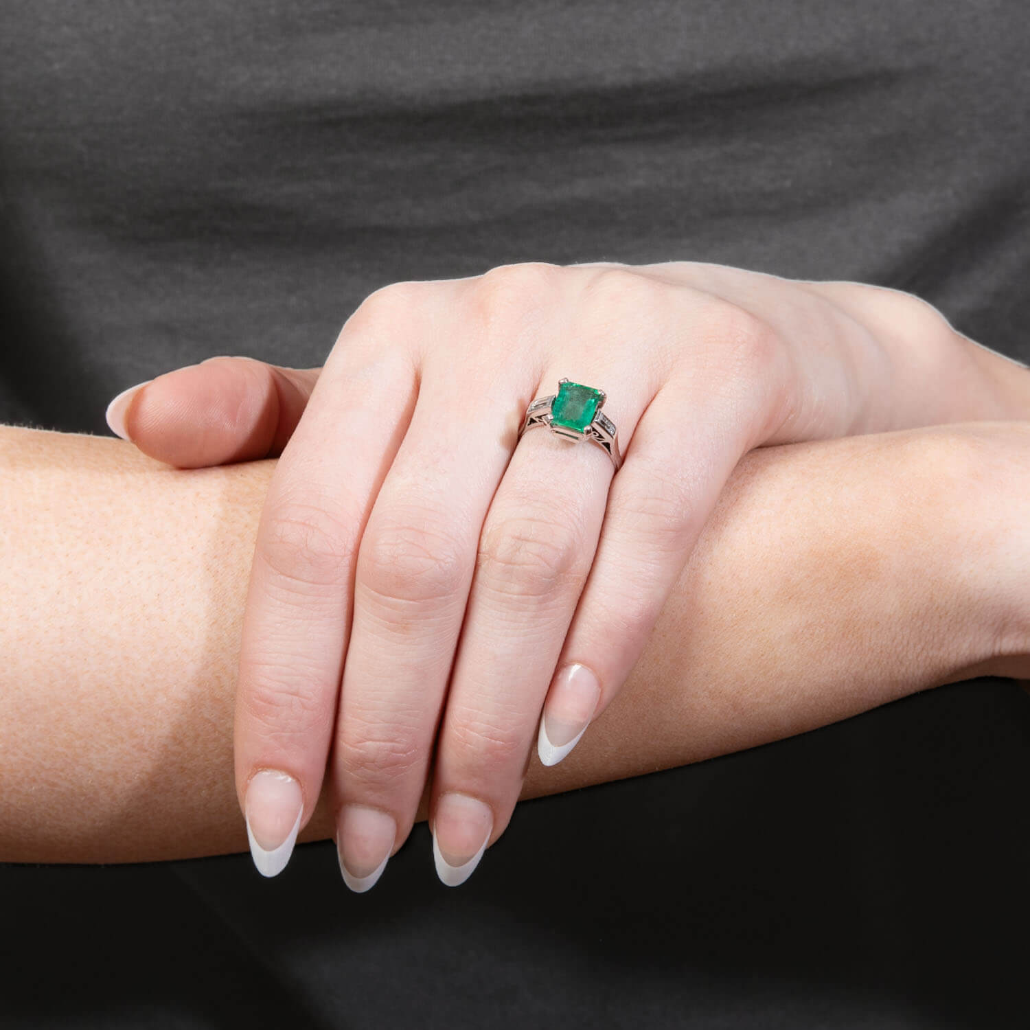 Platinum Emerald and Diamond Ring for Women - Vintage Style Luxury Jewelry for Engagement, Wedding, and Special Occasions