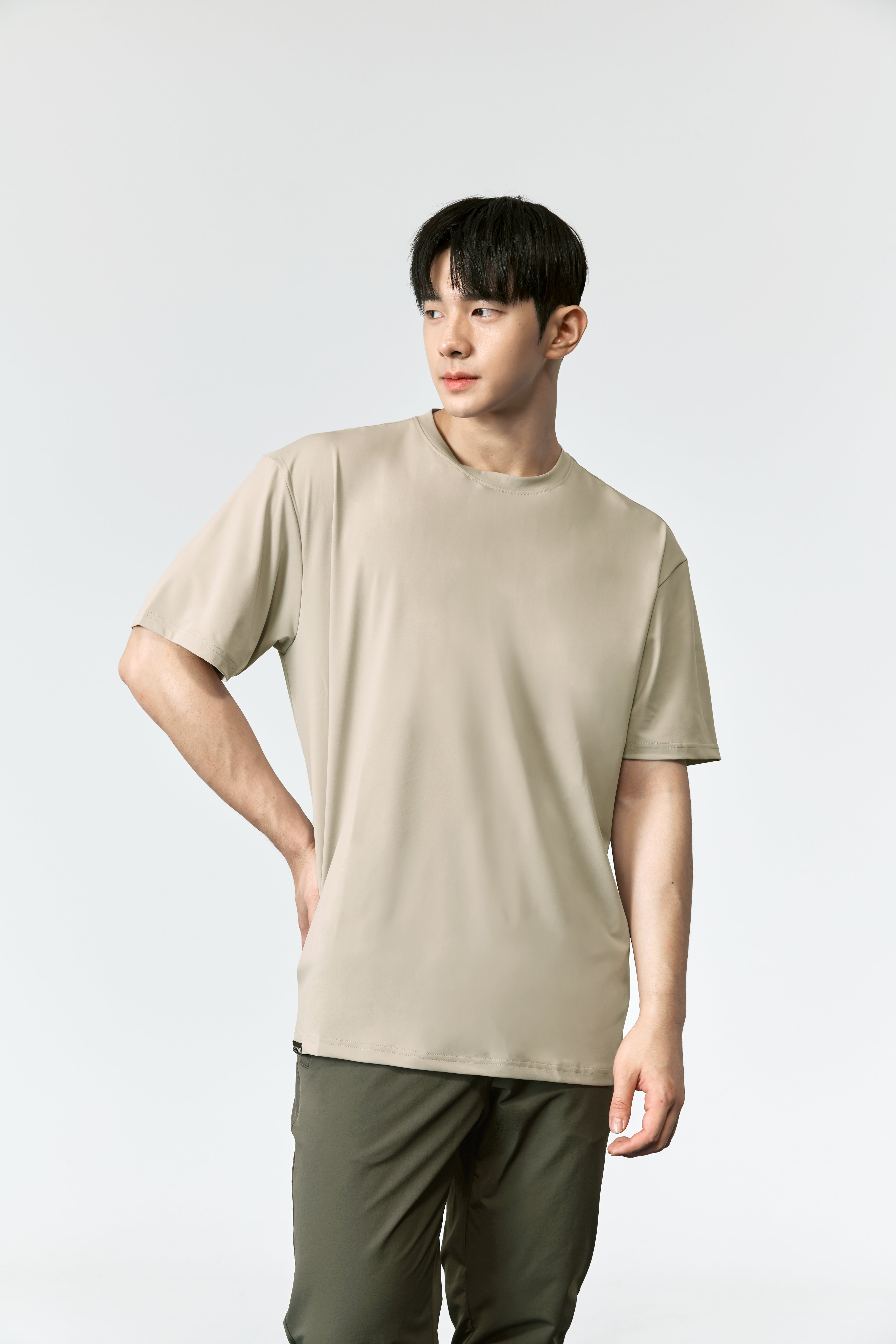 Men's Ice Feather Slim Fit Short Sleeve T-Shirt - Lightweight & Breathable Summer Casual Wear for Outdoor Activities