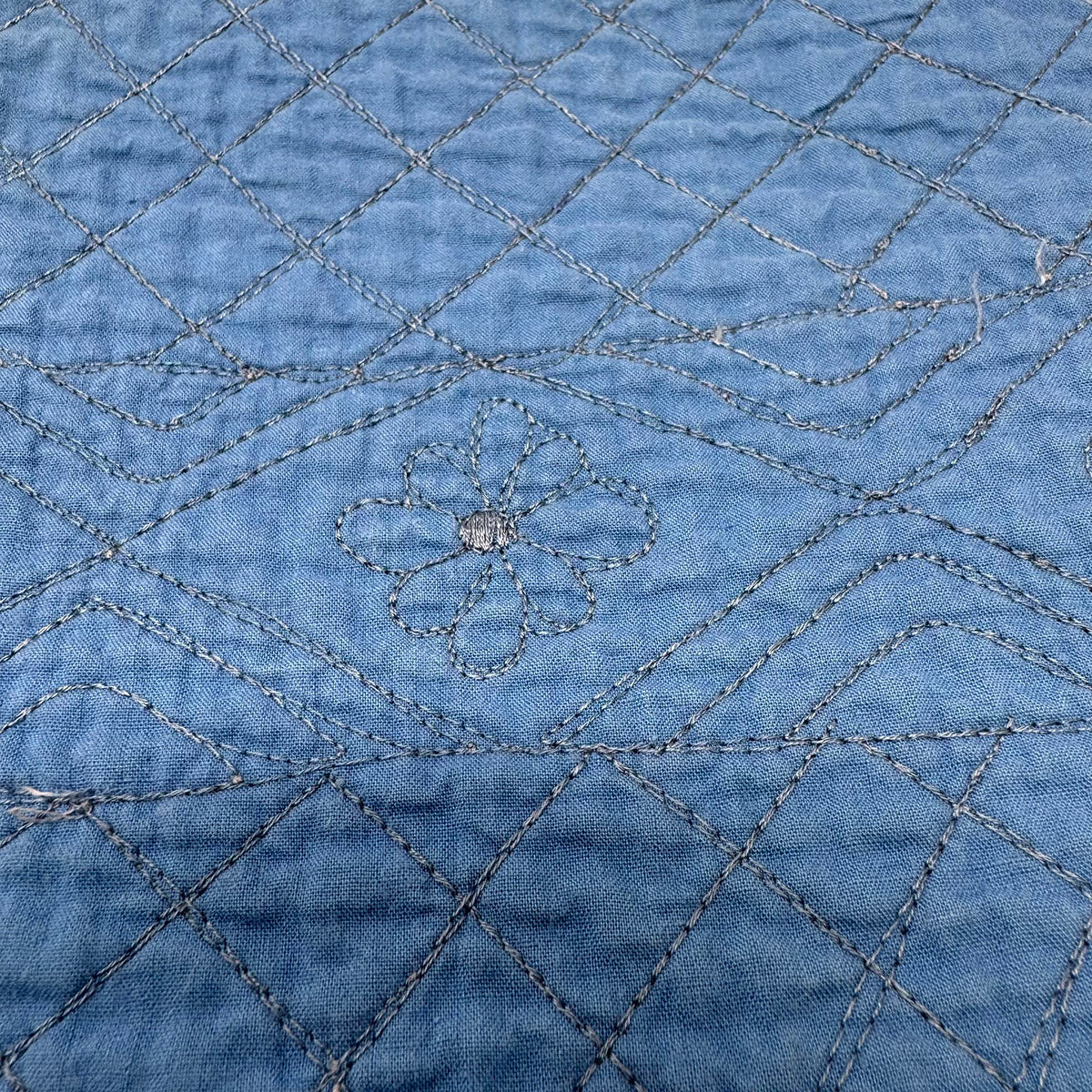 Luxury Iosis Collection Matelasse Throw Blanket - Soft & Elegant Bedding for Cozy Nights - Perfect for Sofa, Bed, or Couch Decor