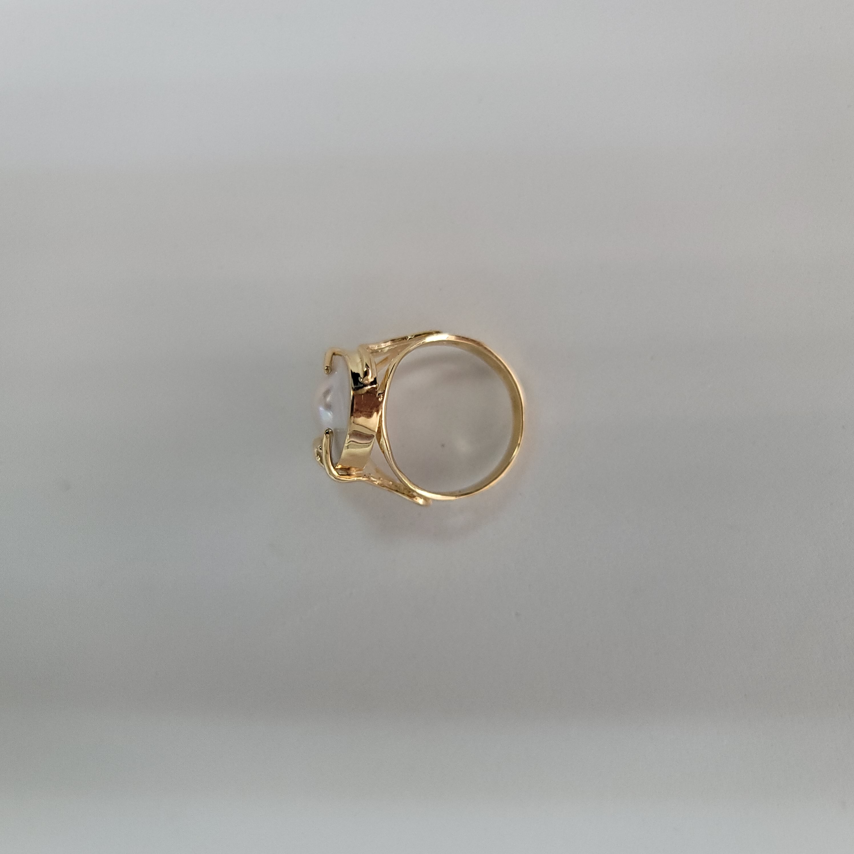 14K Yellow Gold Mother of Pearl Ring – Elegant & Timeless Jewelry for Women, Perfect for Weddings, Anniversaries & Special Occasions