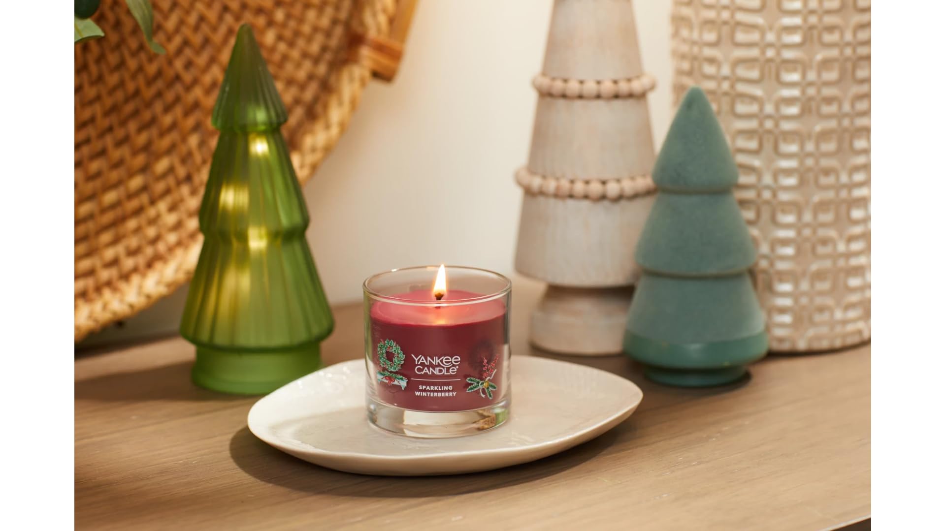 Yankee Candle Sparkling Winterberry Small Signature Tumbler Candle - Holiday Scented Candle for Christmas Decorations & Cozy Winter Nights
