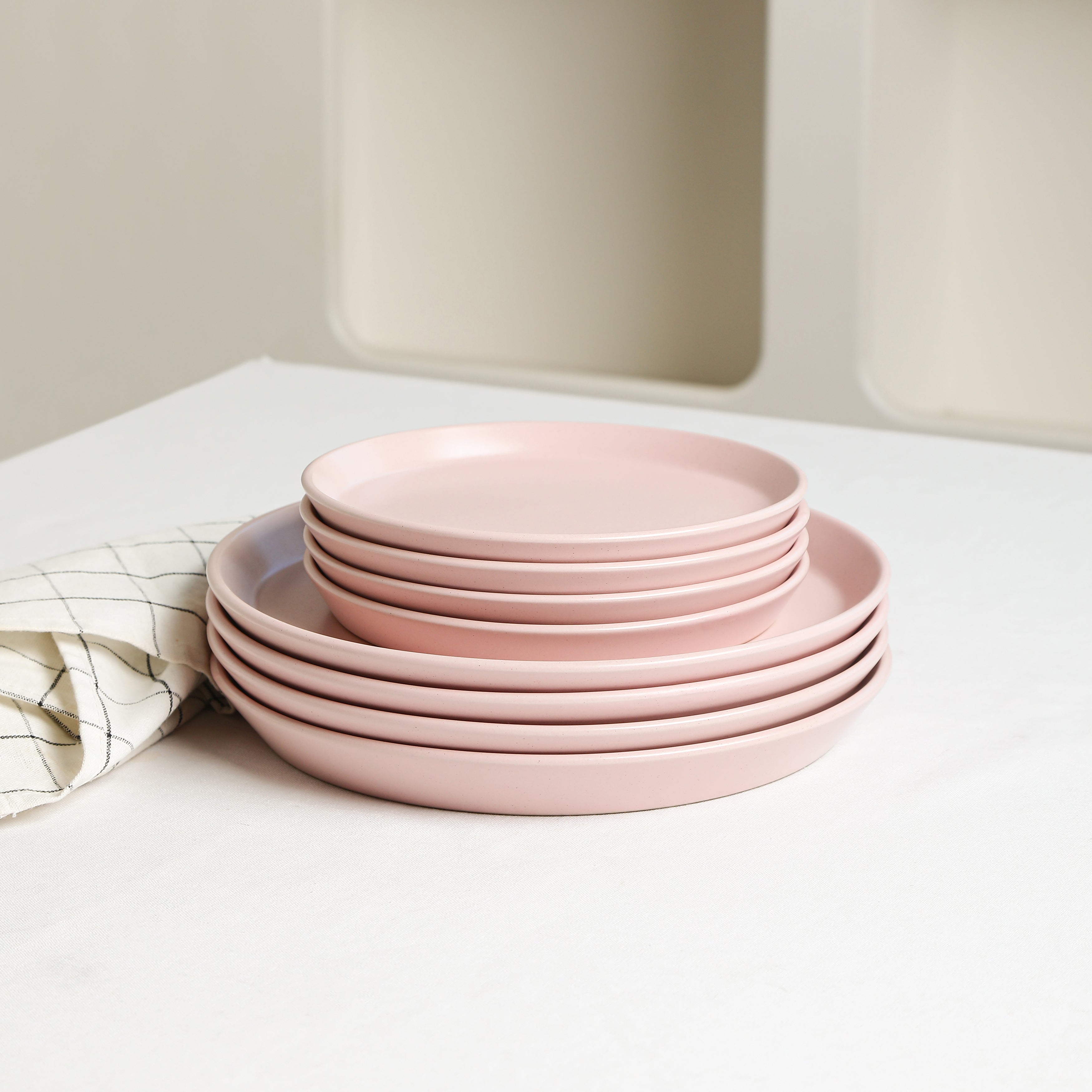 Premium Albie Stoneware Dinnerware Set - 16-Piece Porcelain Tableware with Pasta Bowls, Plates & Mugs in Elegant Pink | Perfect for Family Dinners, Restaurant-Style Dining & Gift Giving